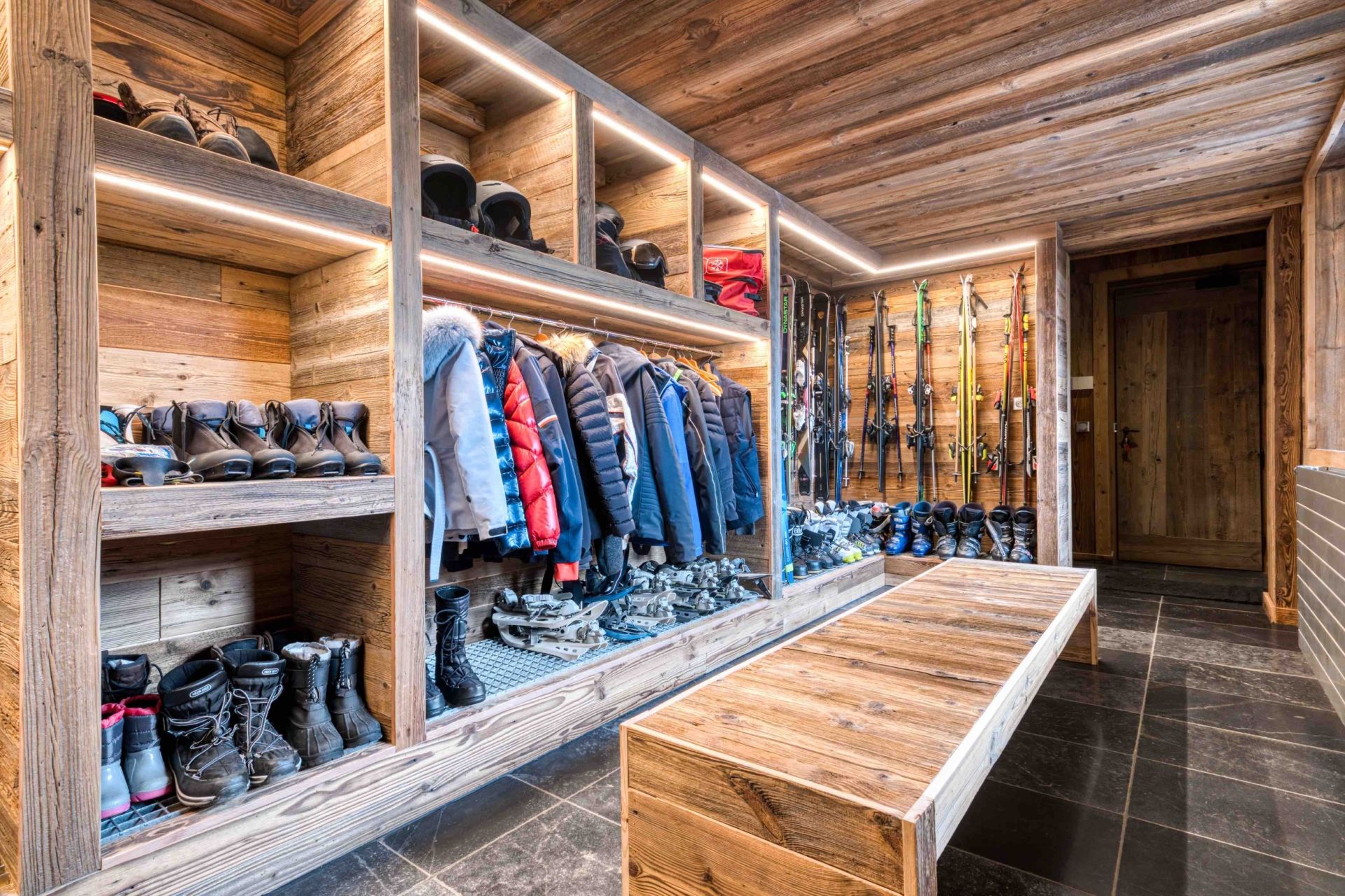 luxury chalet 8 Rooms for seasonal rent on MEGEVE (74120)