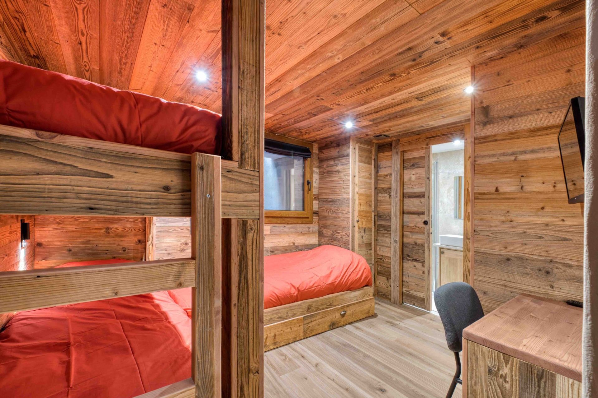 luxury chalet 8 Rooms for seasonal rent on MEGEVE (74120)