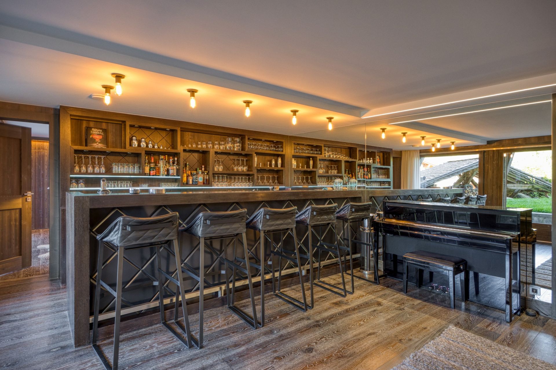 luxury chalet 9 Rooms for seasonal rent on MEGEVE (74120)