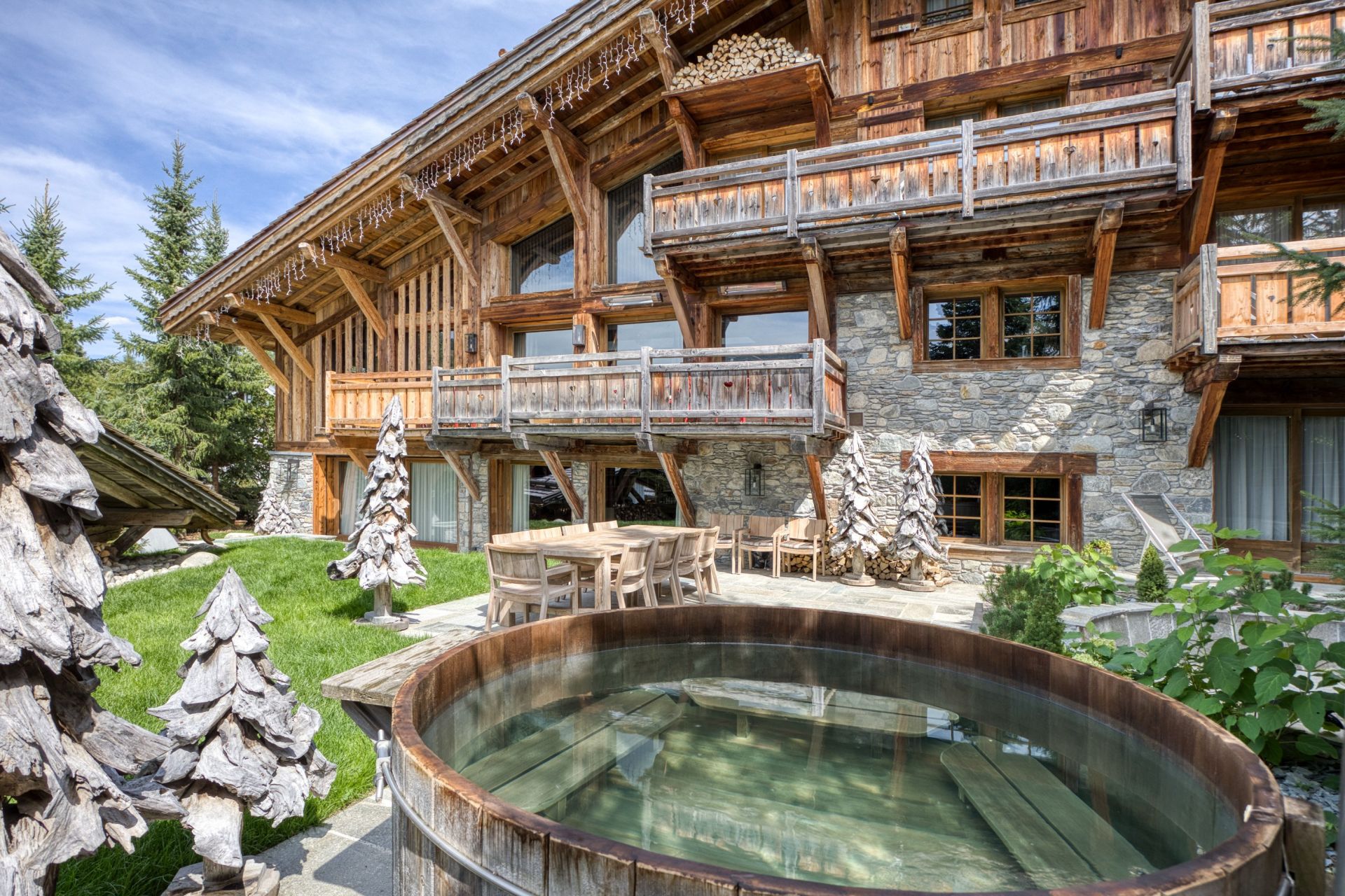 luxury chalet 9 Rooms for seasonal rent on MEGEVE (74120)