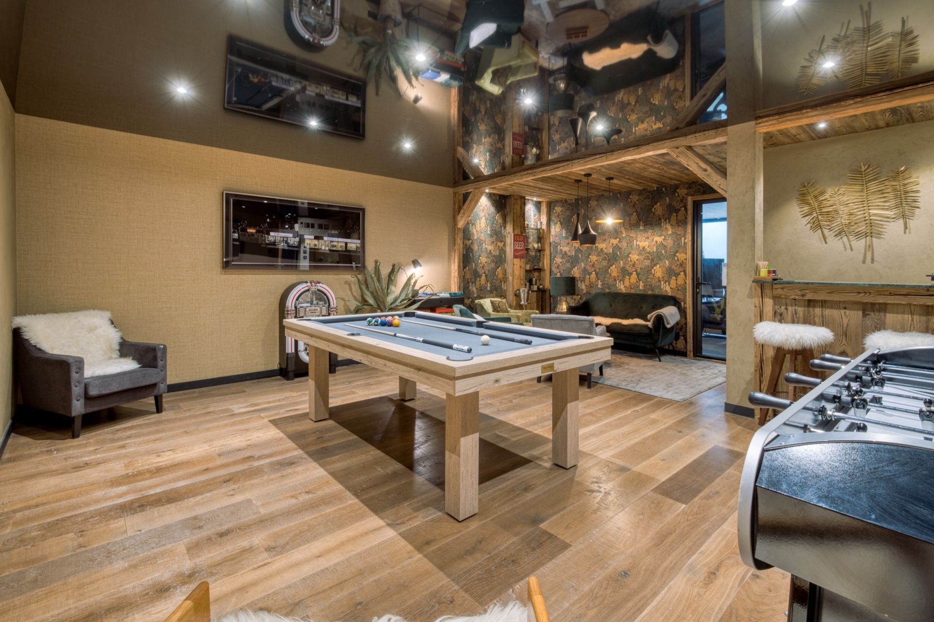 luxury chalet 10 Rooms for seasonal rent on MEGEVE (74120)