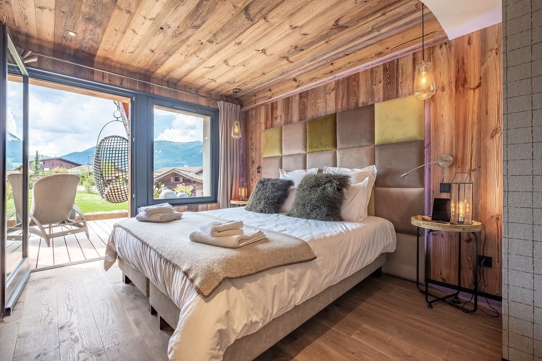luxury chalet 10 Rooms for seasonal rent on MEGEVE (74120)
