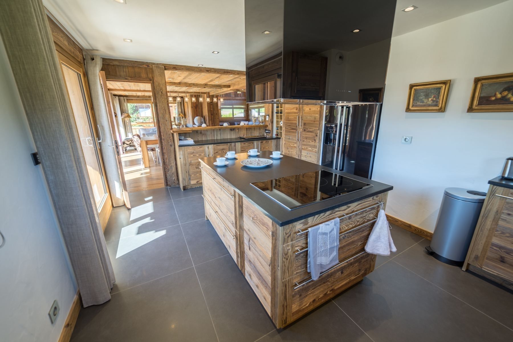 luxury chalet 8 Rooms for seasonal rent on MEGEVE (74120)