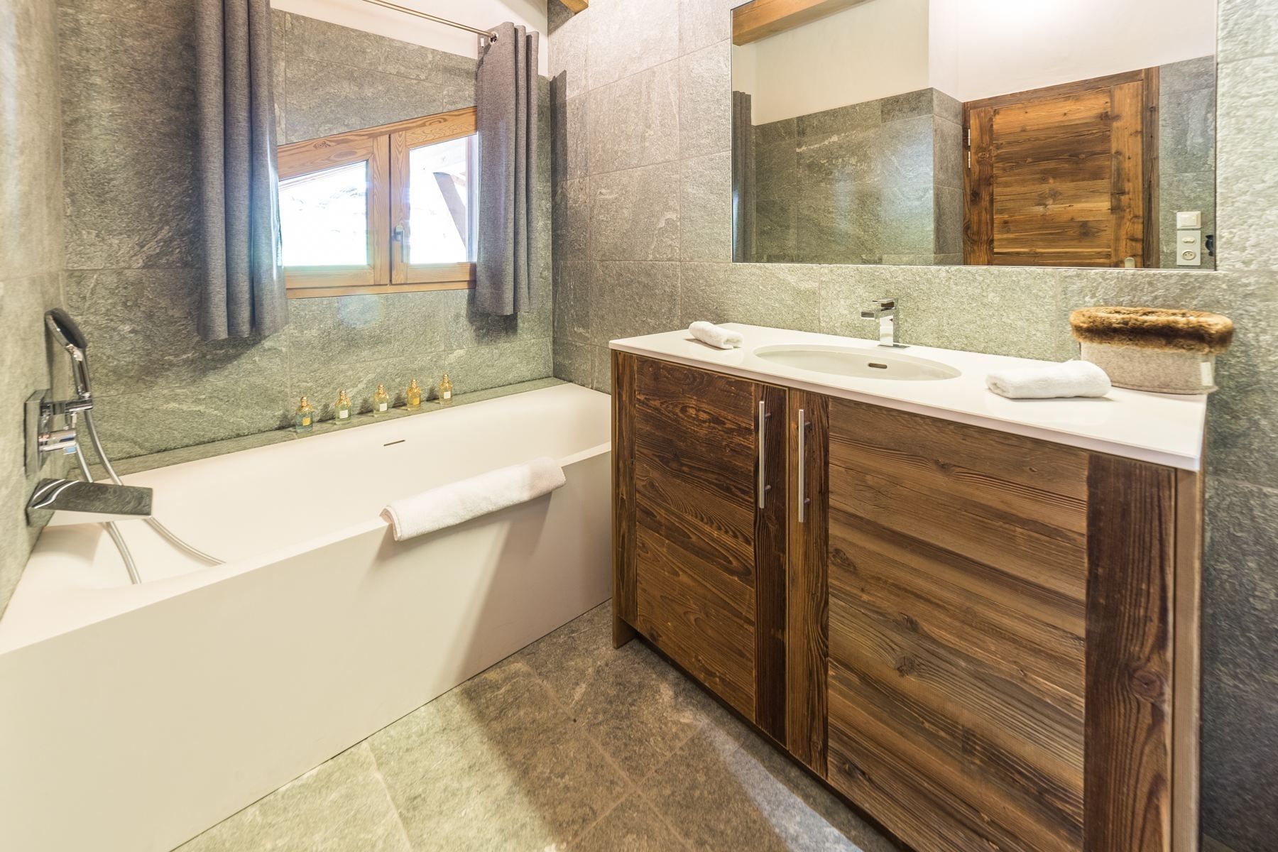 luxury chalet 8 Rooms for seasonal rent on MEGEVE (74120)