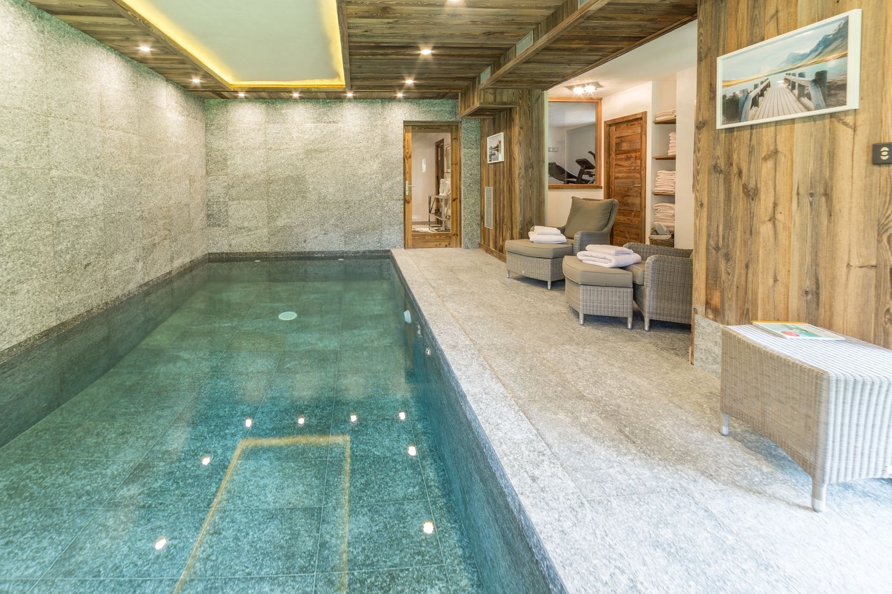 luxury chalet 8 Rooms for seasonal rent on MEGEVE (74120)