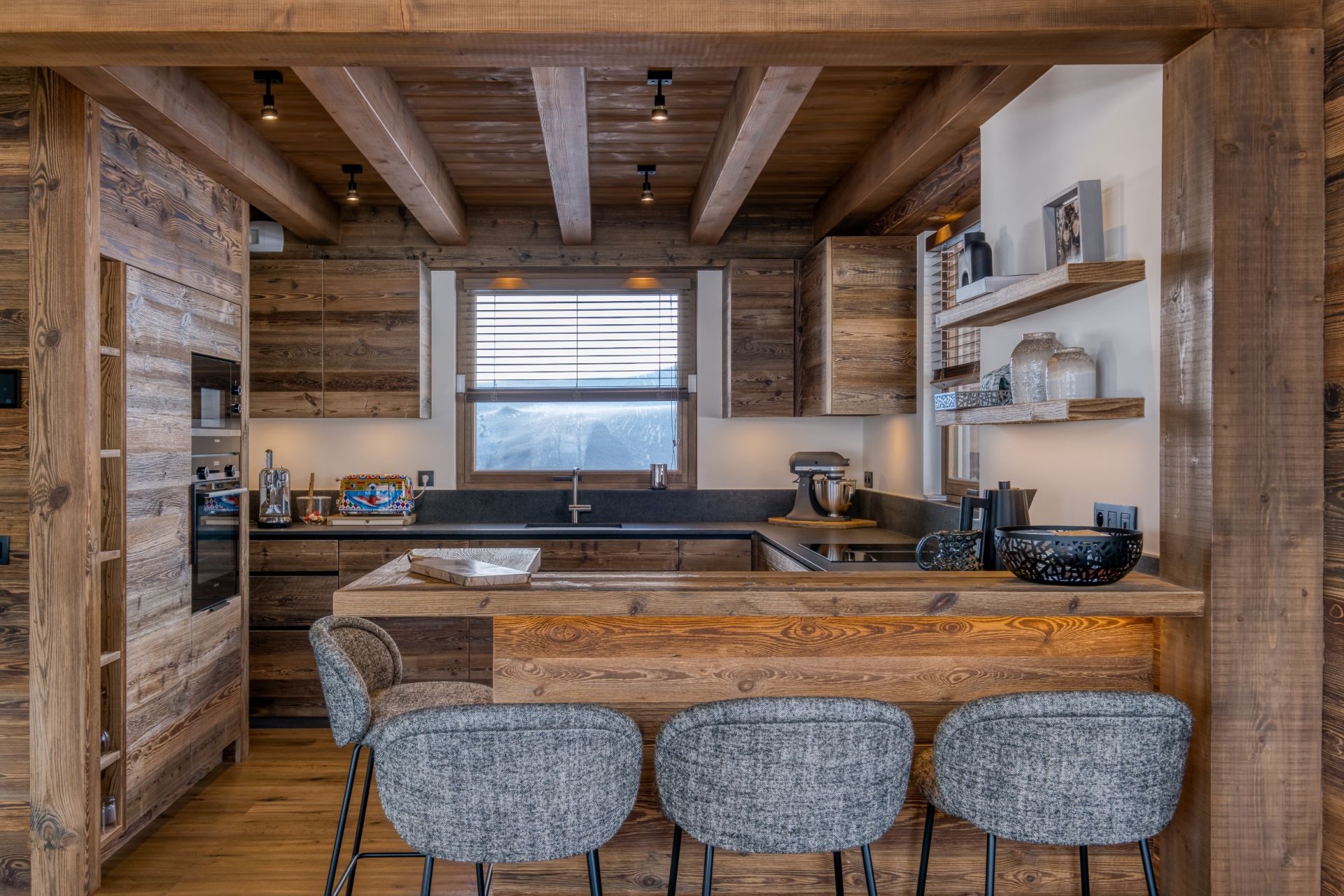 luxury chalet 8 Rooms for seasonal rent on MEGEVE (74120)