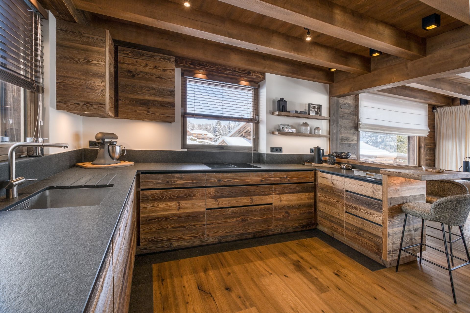 luxury chalet 8 Rooms for seasonal rent on MEGEVE (74120)