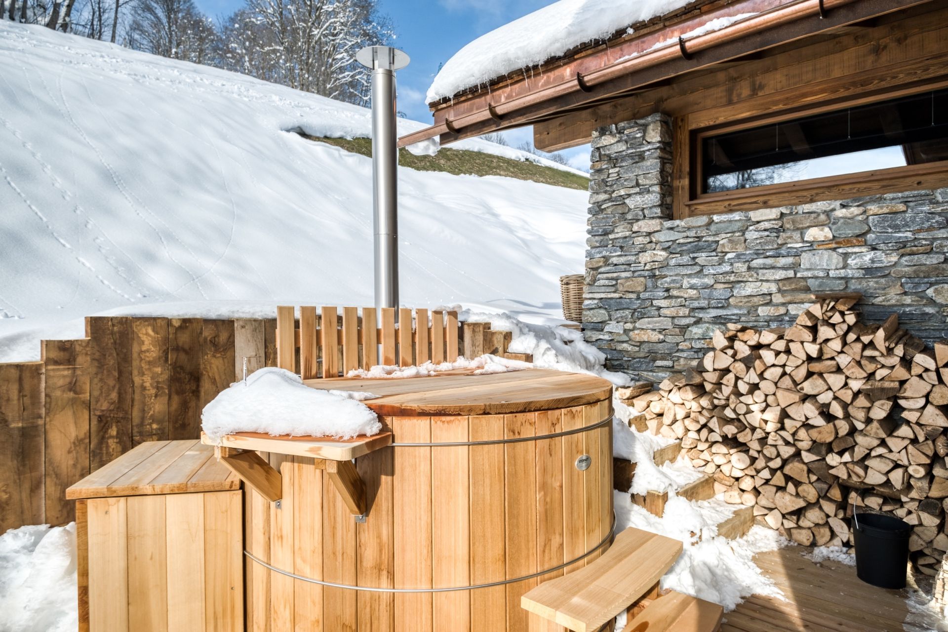 luxury chalet 8 Rooms for seasonal rent on MEGEVE (74120)