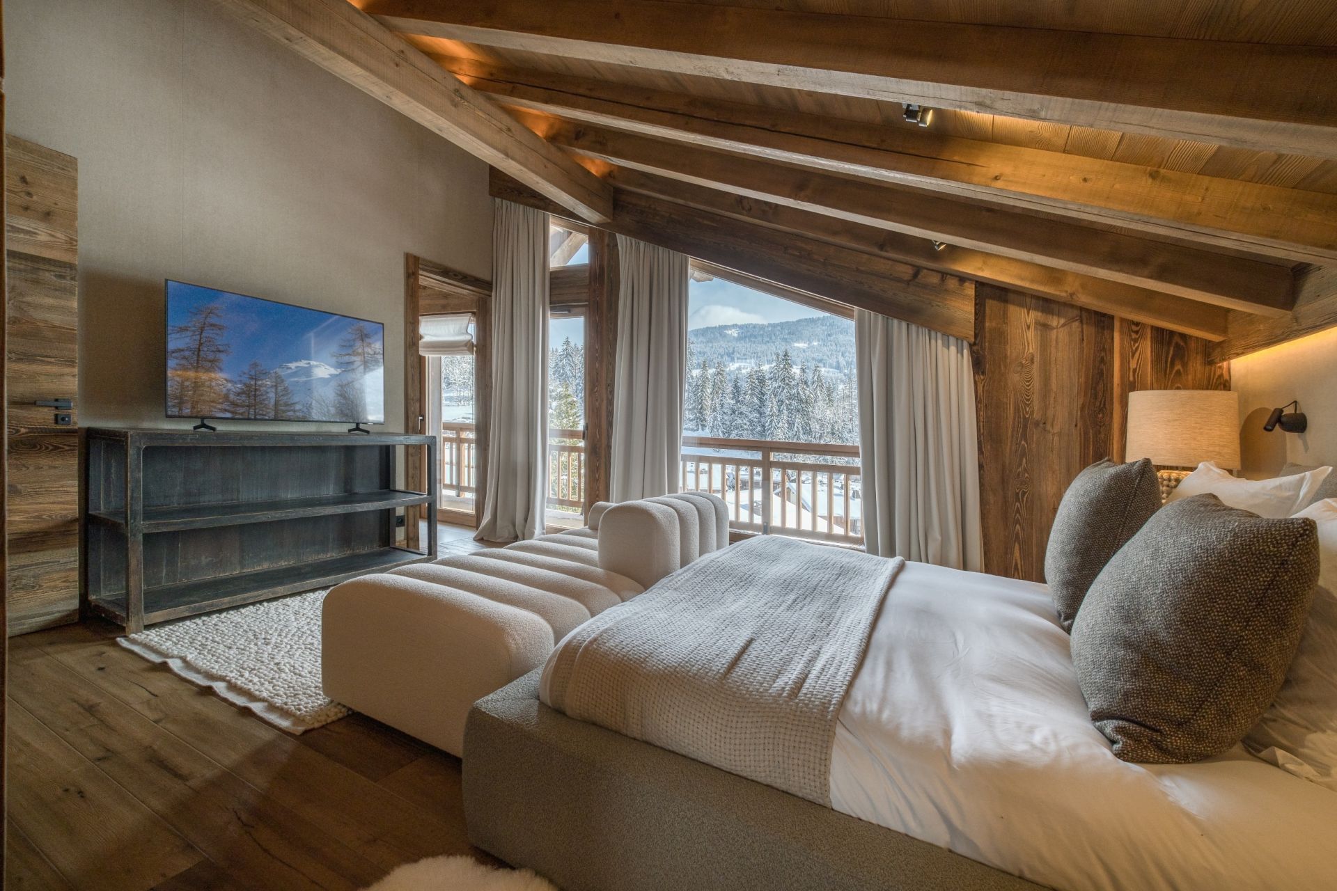luxury chalet 8 Rooms for seasonal rent on MEGEVE (74120)