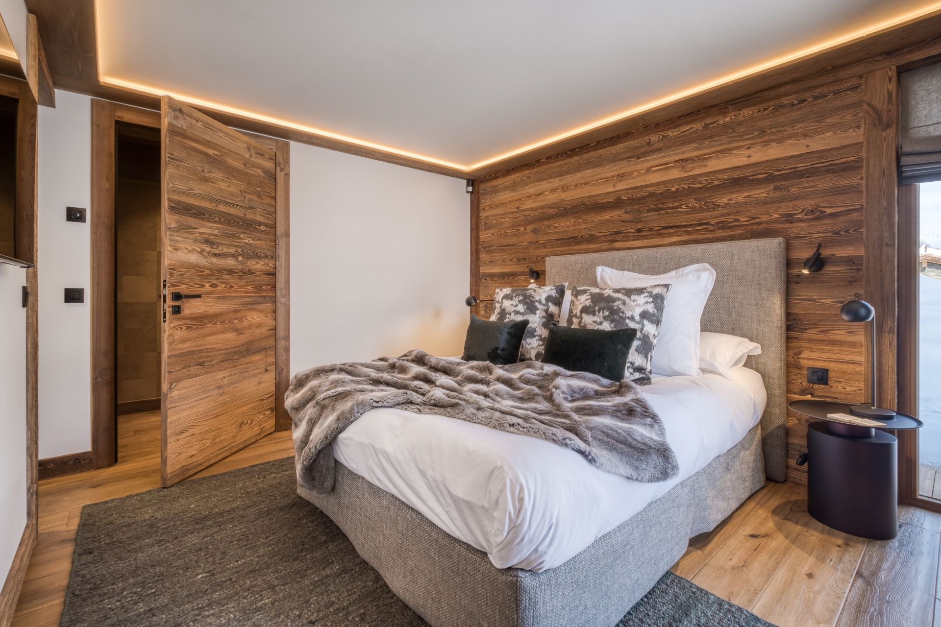 luxury chalet 8 Rooms for seasonal rent on MEGEVE (74120)