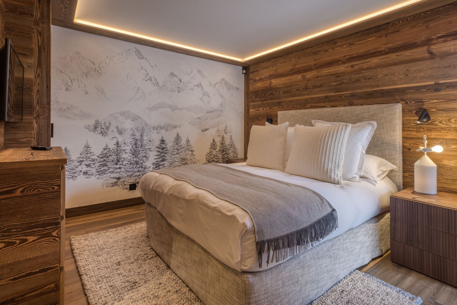 luxury chalet 8 Rooms for seasonal rent on MEGEVE (74120)