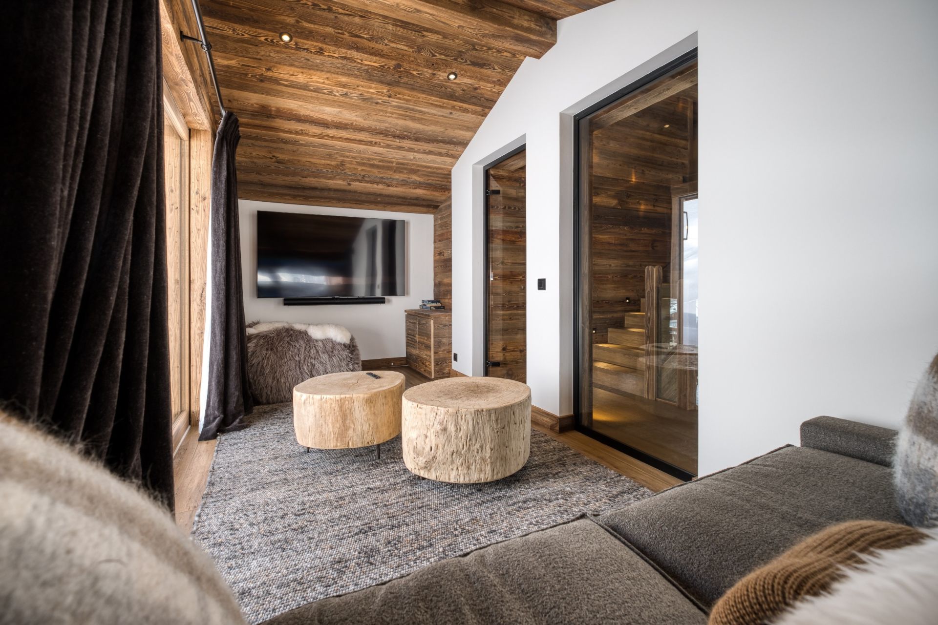 luxury chalet 8 Rooms for seasonal rent on MEGEVE (74120)