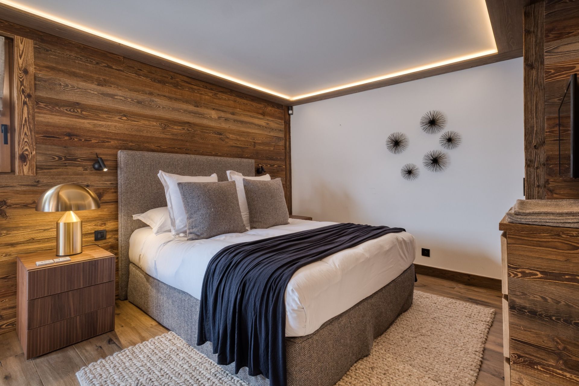 luxury chalet 8 Rooms for seasonal rent on MEGEVE (74120)