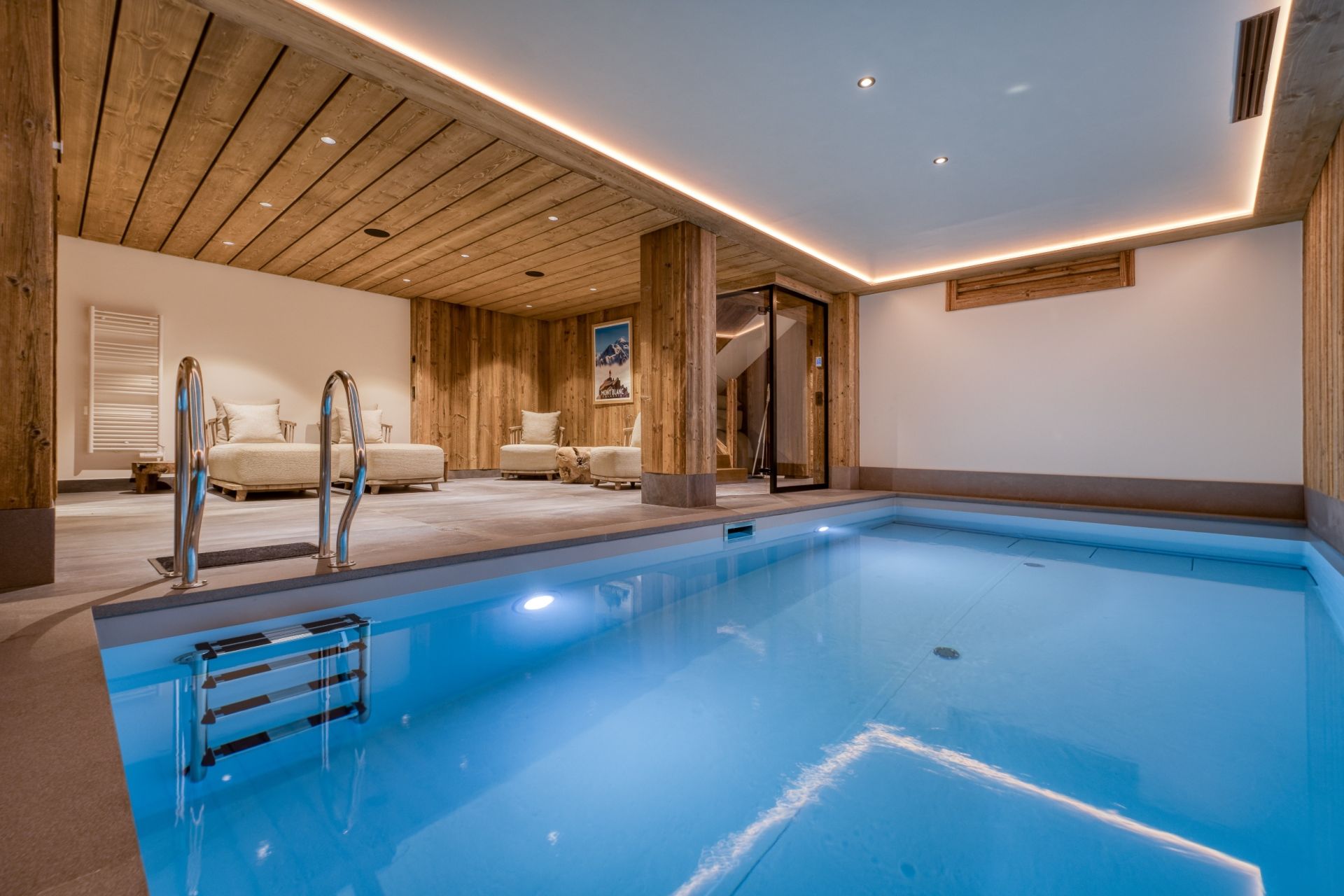luxury chalet 8 Rooms for seasonal rent on MEGEVE (74120)
