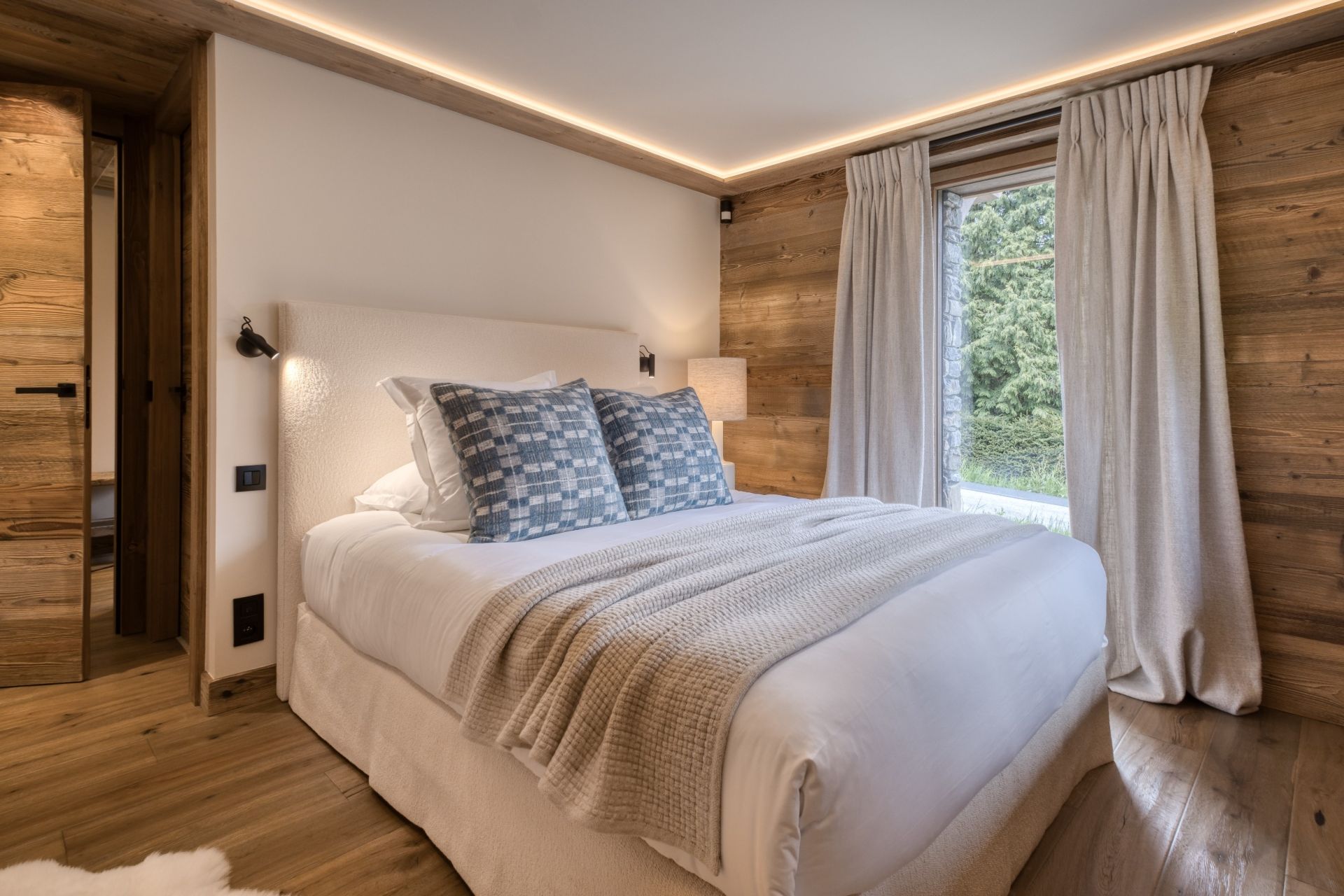 luxury chalet 8 Rooms for seasonal rent on DEMI QUARTIER (74120)