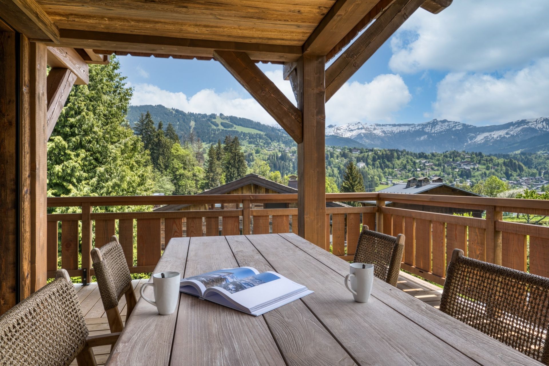luxury chalet 8 Rooms for seasonal rent on DEMI QUARTIER (74120)