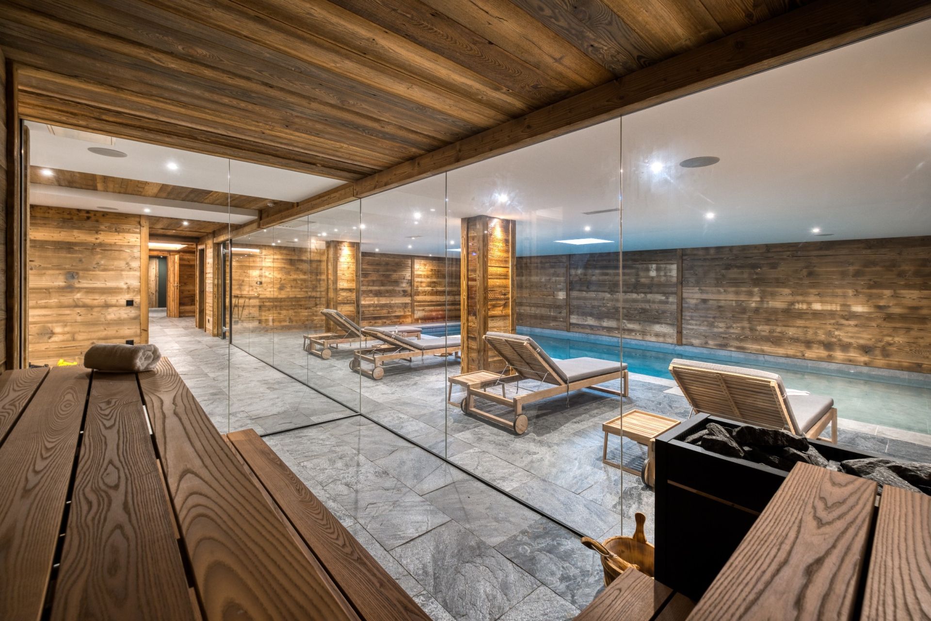 luxury chalet 10 Rooms for seasonal rent on MEGEVE (74120)