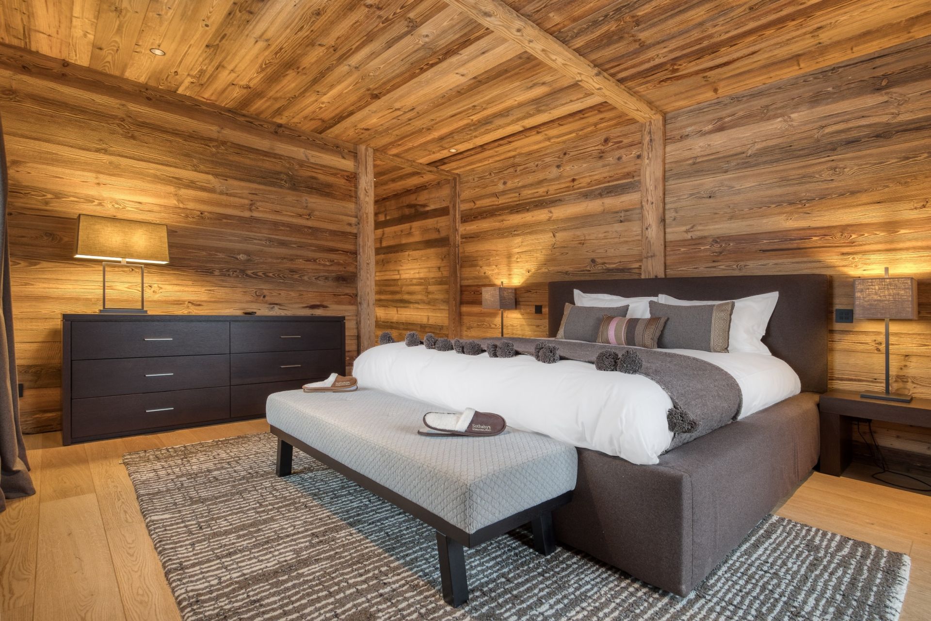 luxury chalet 10 Rooms for seasonal rent on MEGEVE (74120)