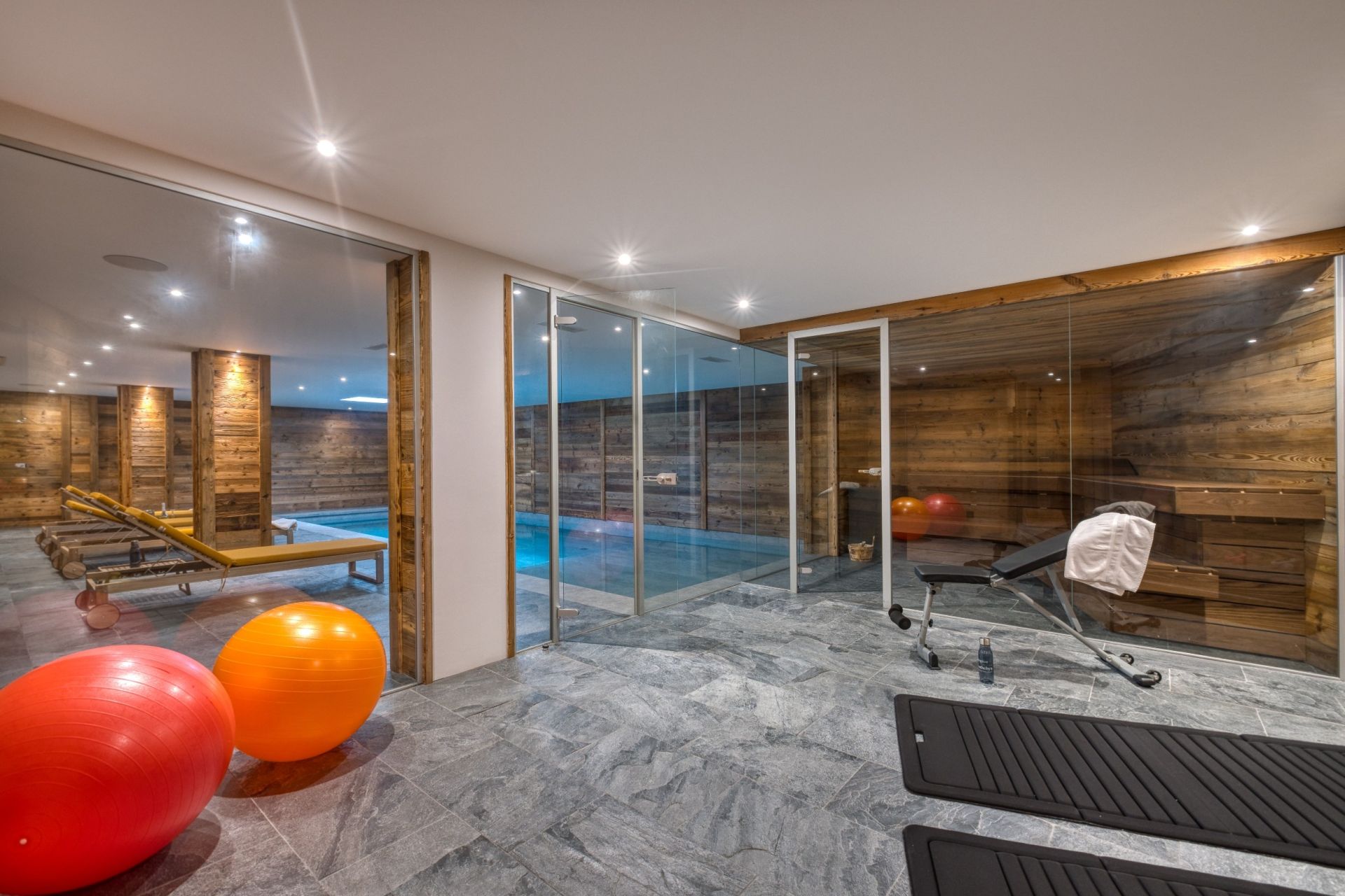 luxury chalet 10 Rooms for seasonal rent on MEGEVE (74120)