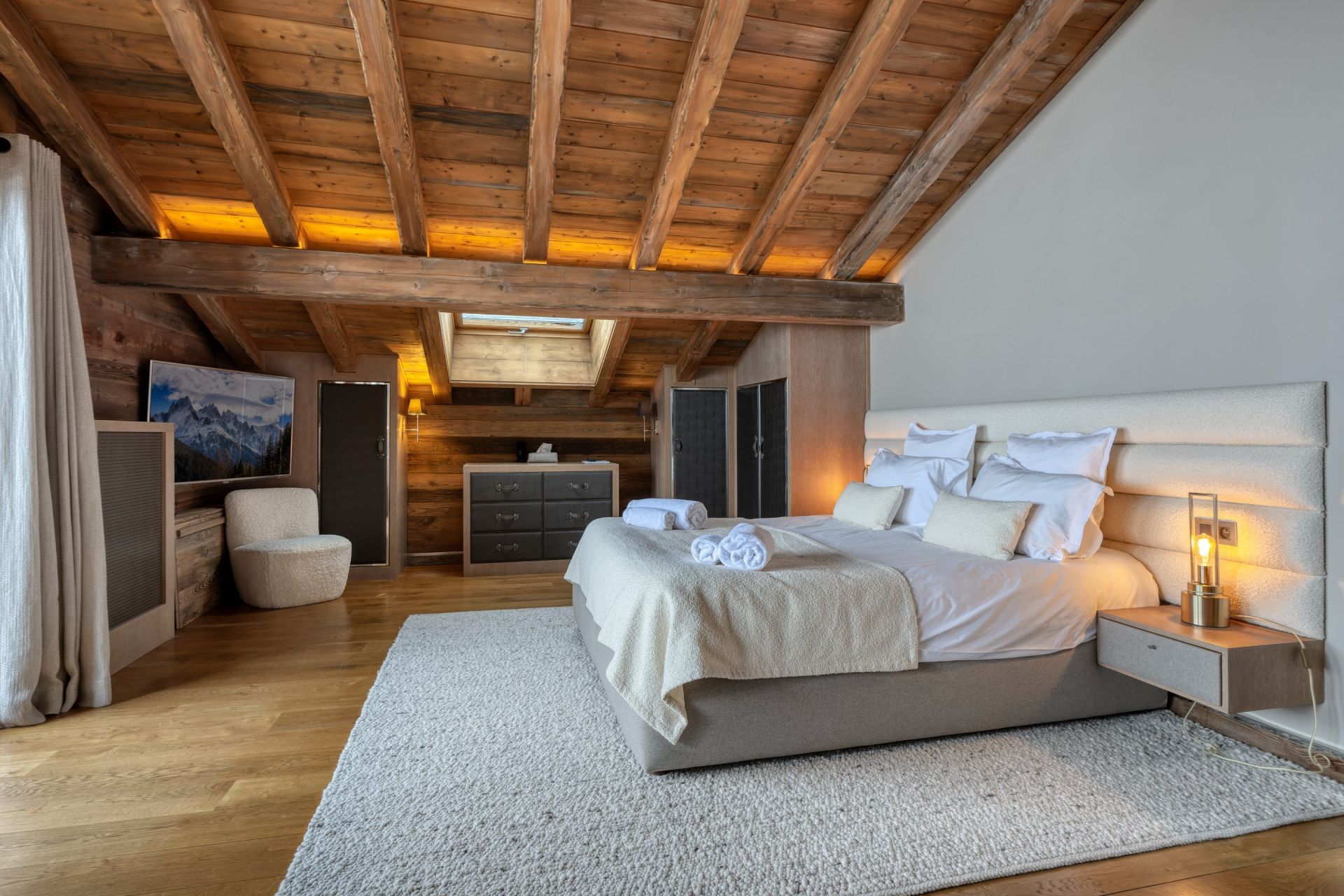 luxury chalet 8 Rooms for seasonal rent on MEGEVE (74120)