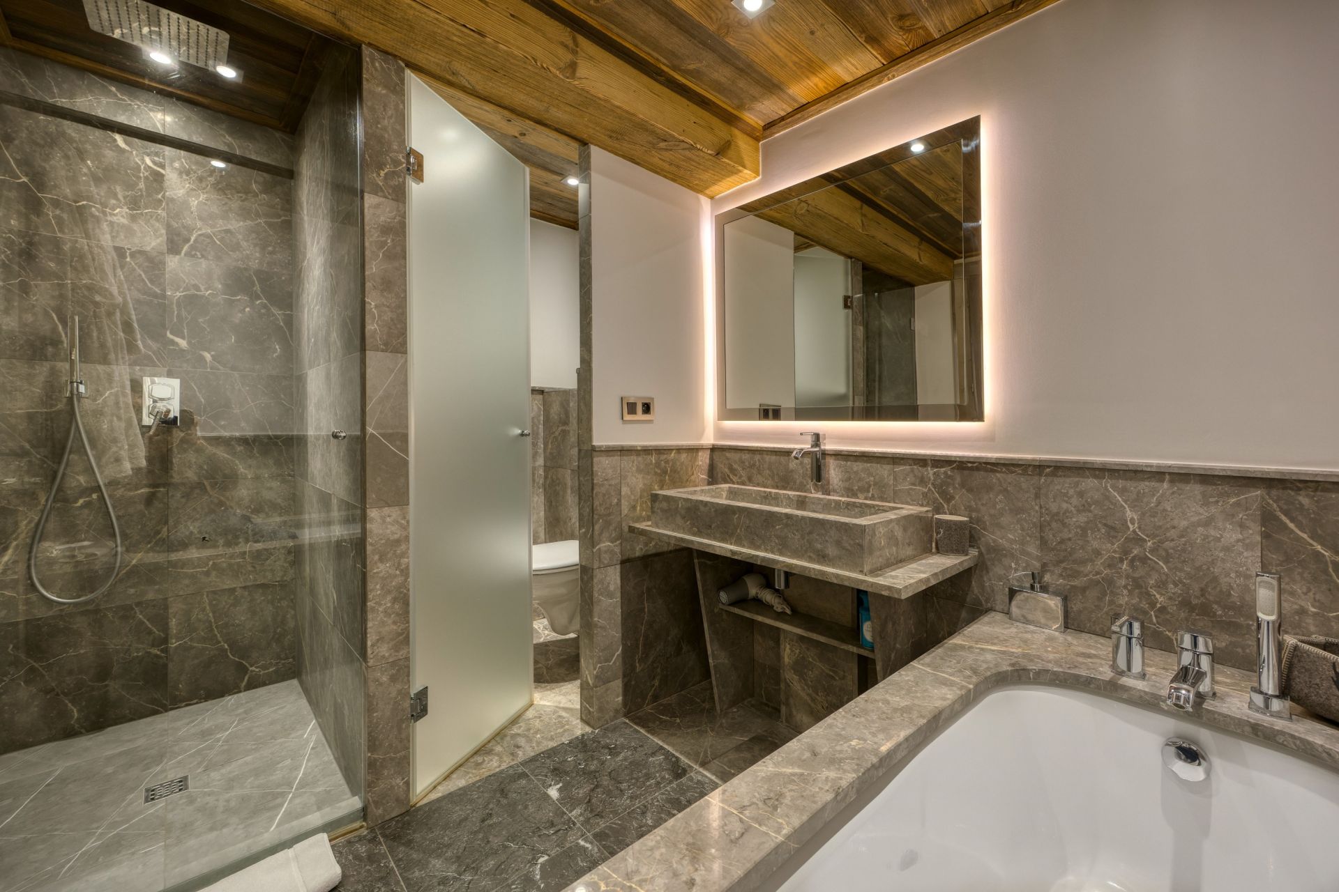 luxury chalet 8 Rooms for seasonal rent on MEGEVE (74120)
