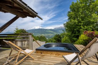 luxury chalet 8 Rooms for seasonal rent on MEGEVE (74120)