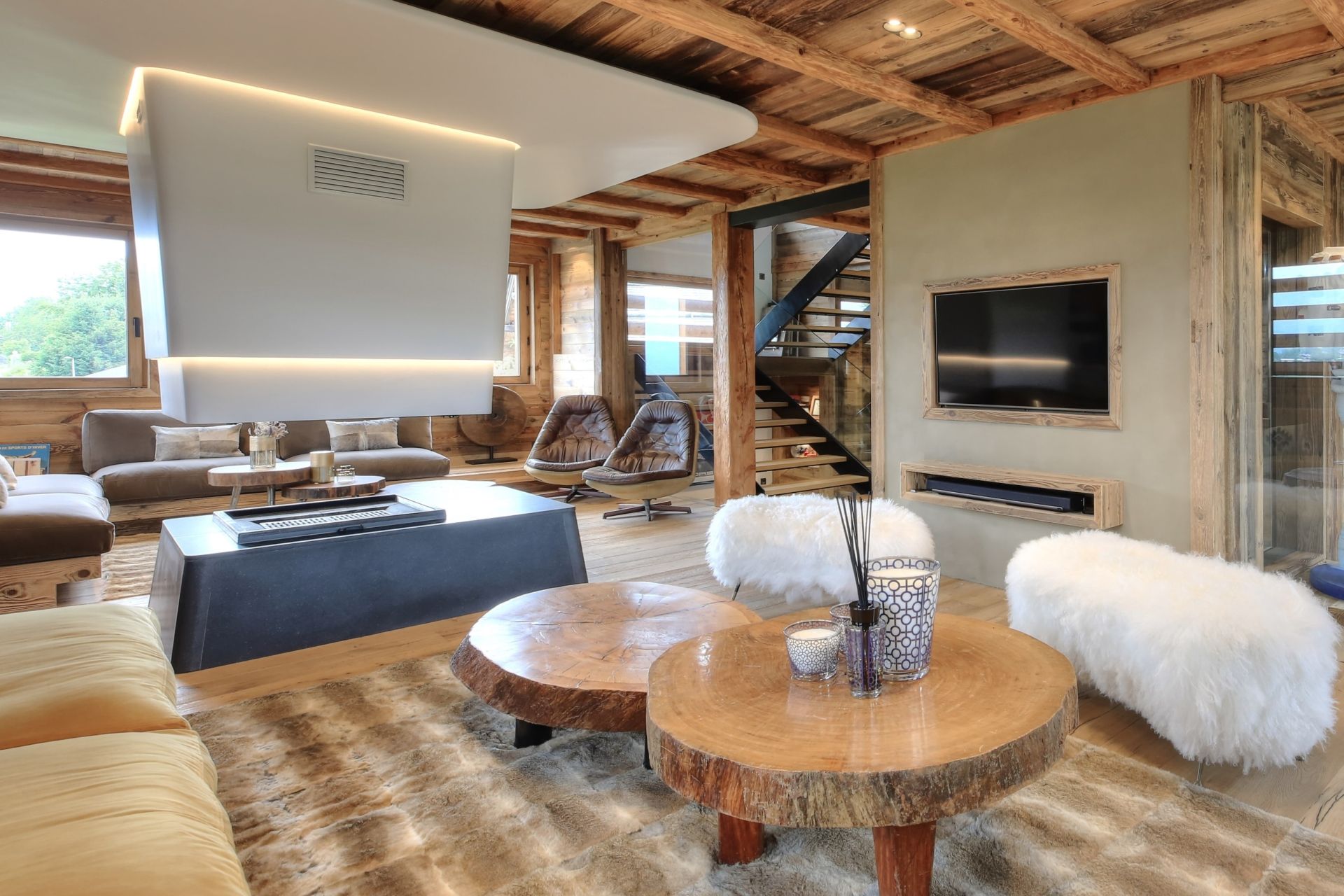 luxury chalet 10 Rooms for seasonal rent on MEGEVE (74120)