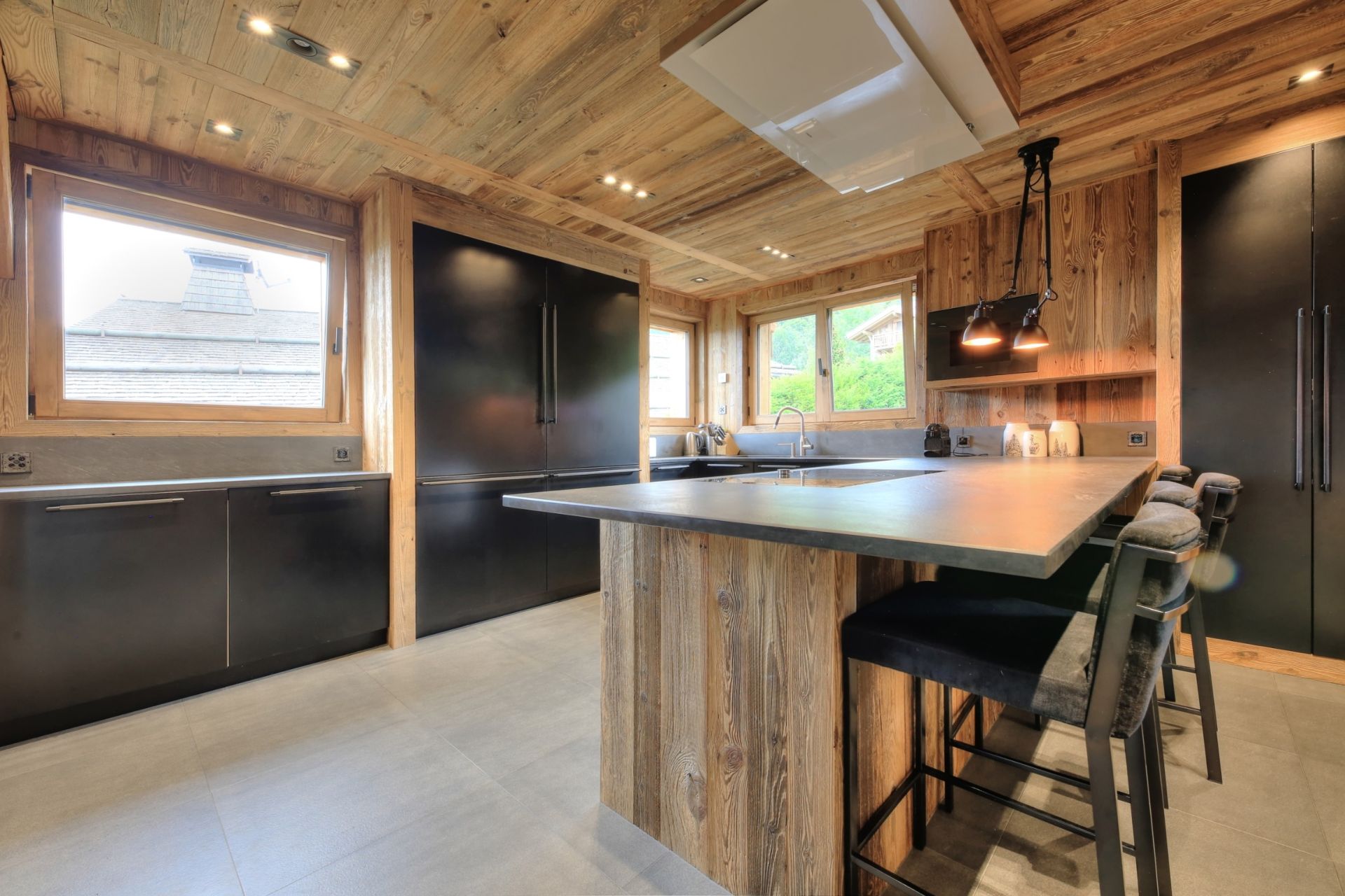 luxury chalet 10 Rooms for seasonal rent on MEGEVE (74120)