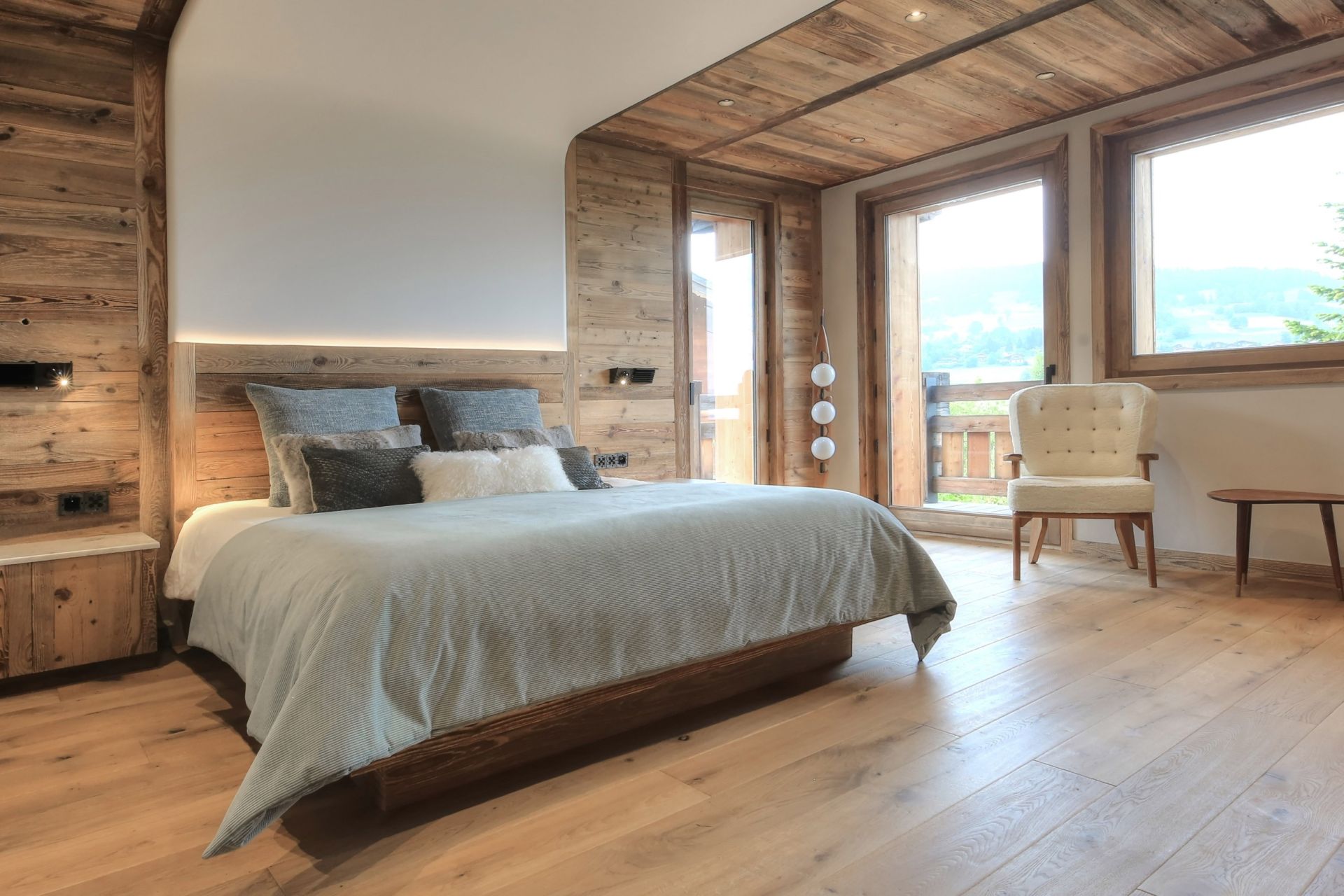 luxury chalet 10 Rooms for seasonal rent on MEGEVE (74120)