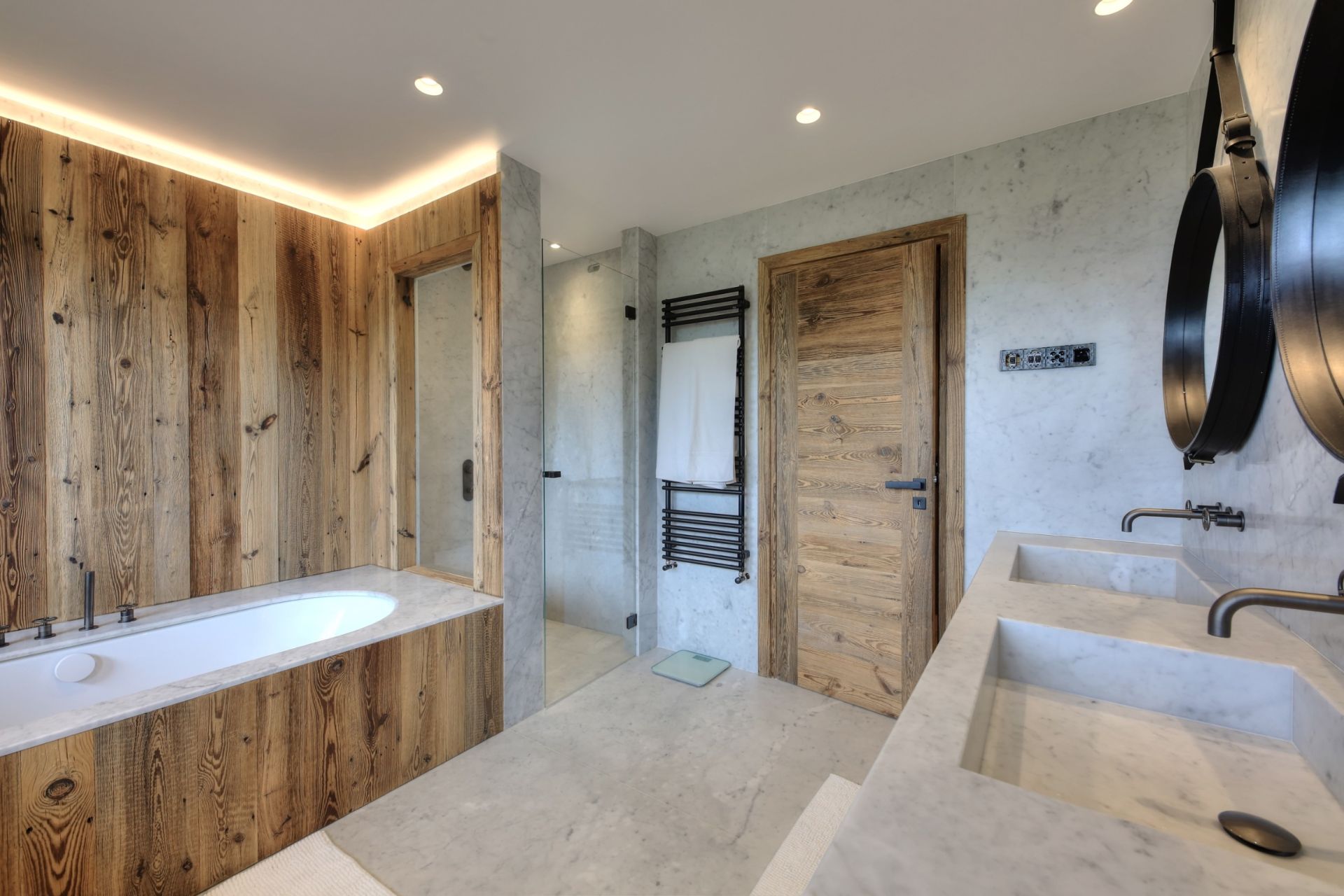 luxury chalet 10 Rooms for seasonal rent on MEGEVE (74120)