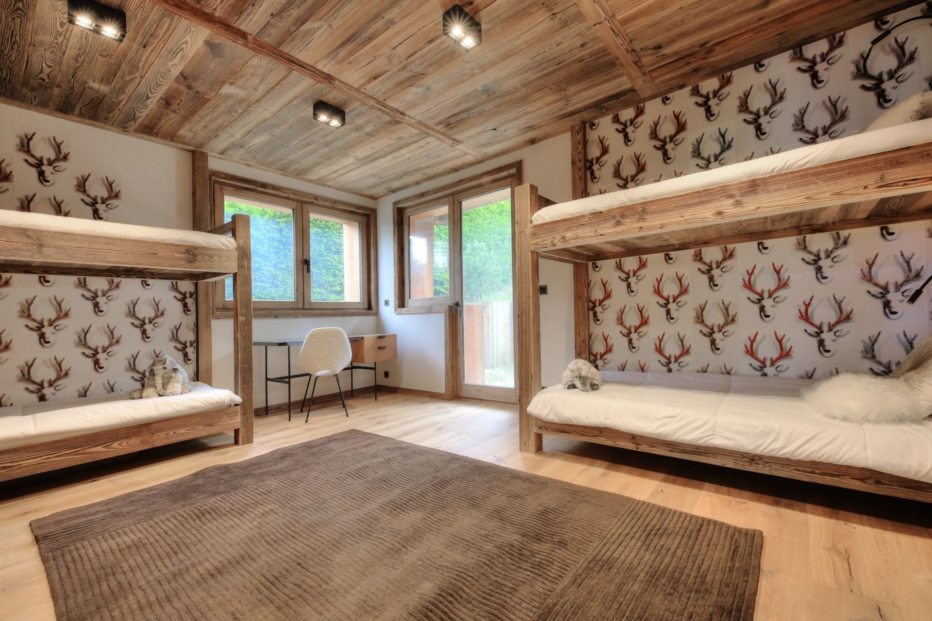 luxury chalet 10 Rooms for seasonal rent on MEGEVE (74120)