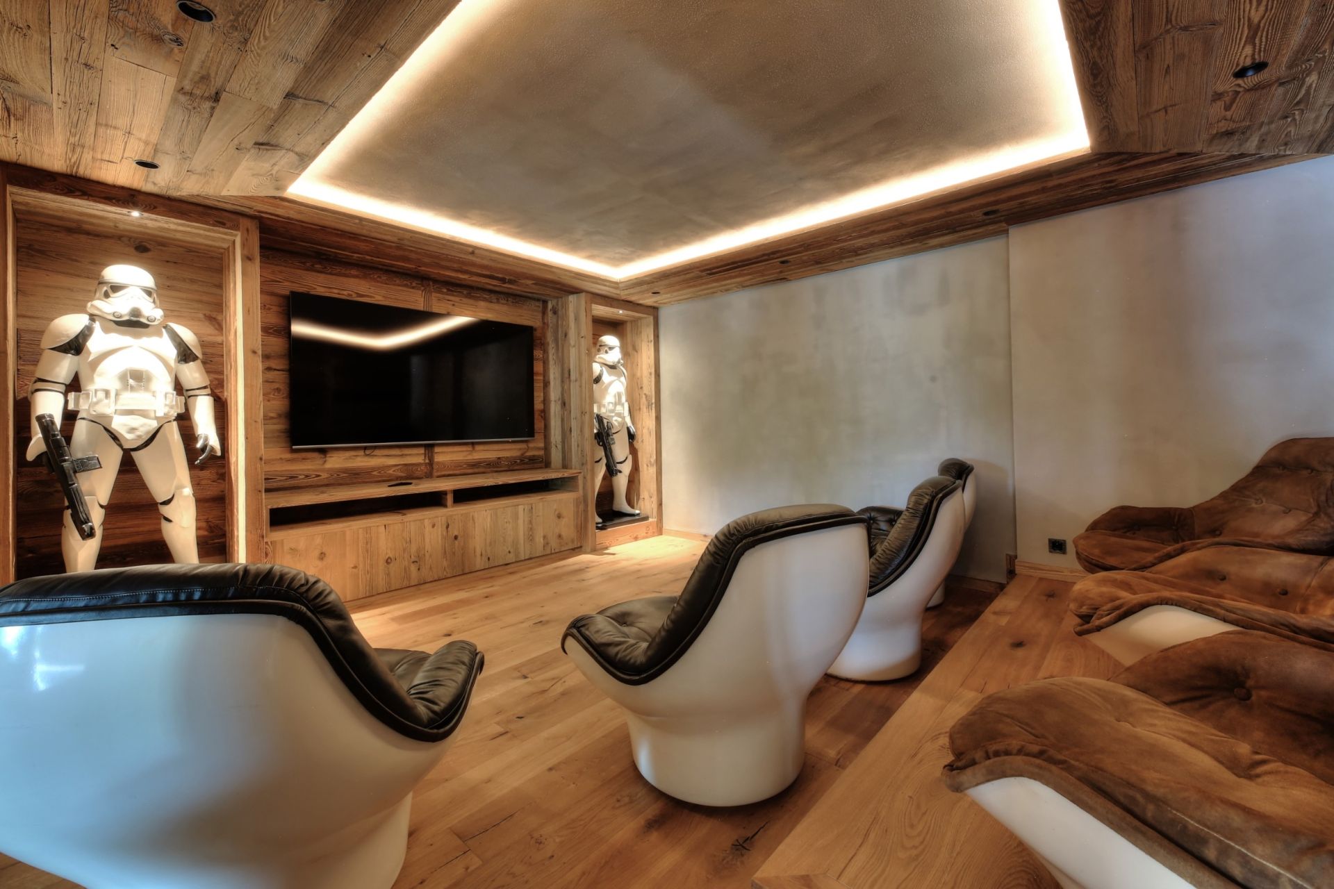 luxury chalet 10 Rooms for seasonal rent on MEGEVE (74120)