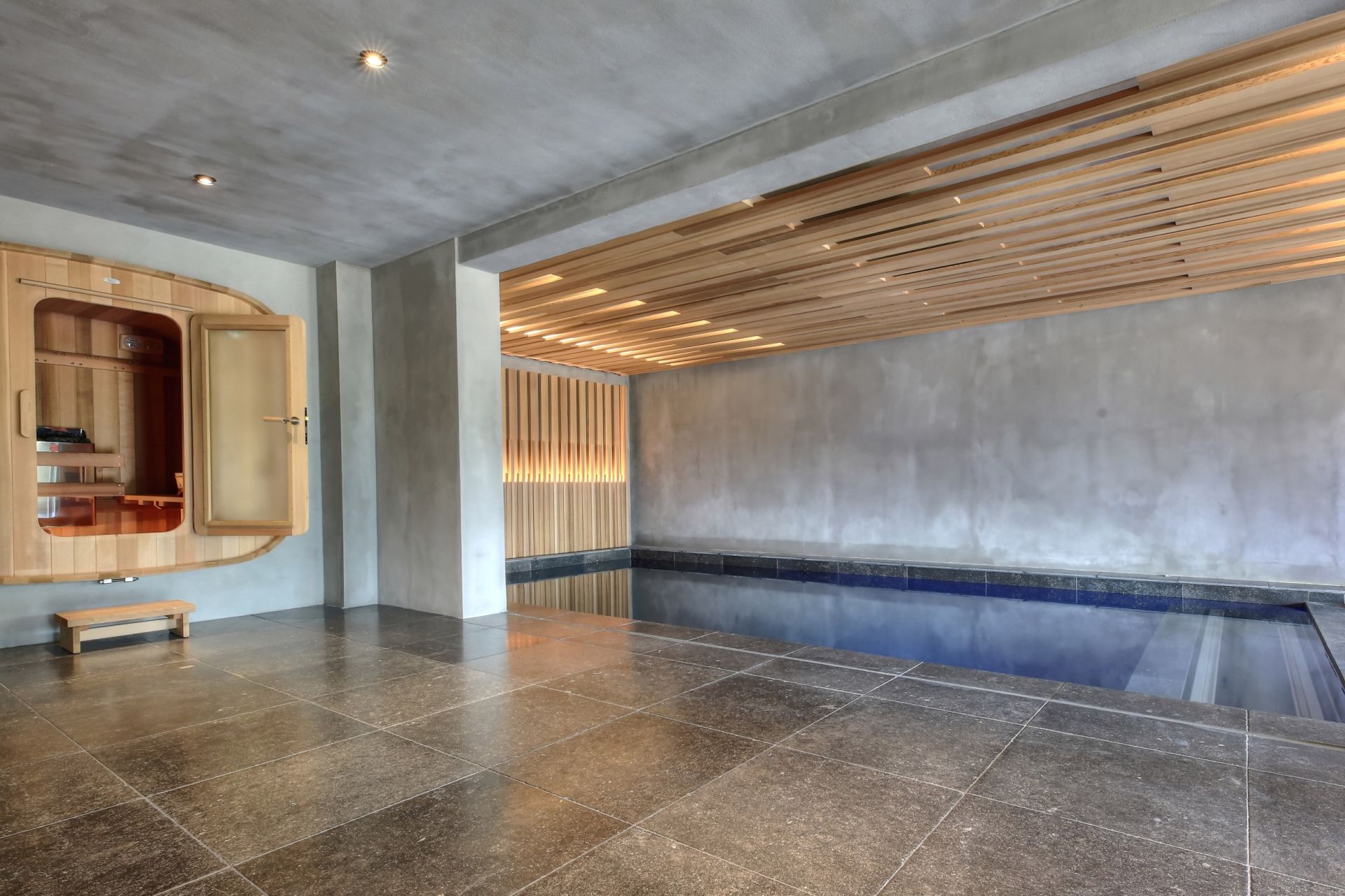 luxury chalet 10 Rooms for seasonal rent on MEGEVE (74120)