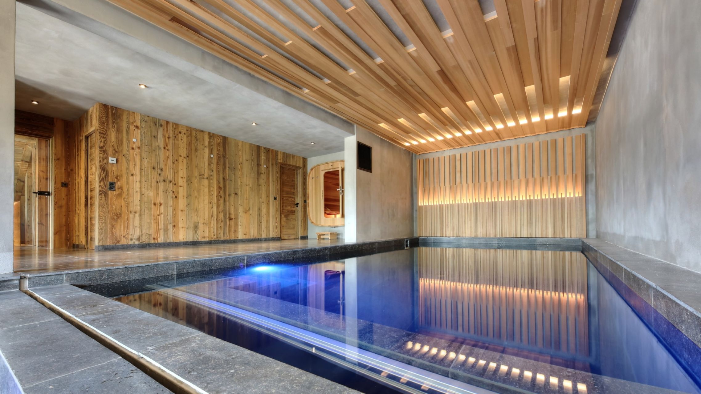 luxury chalet 10 Rooms for seasonal rent on MEGEVE (74120)