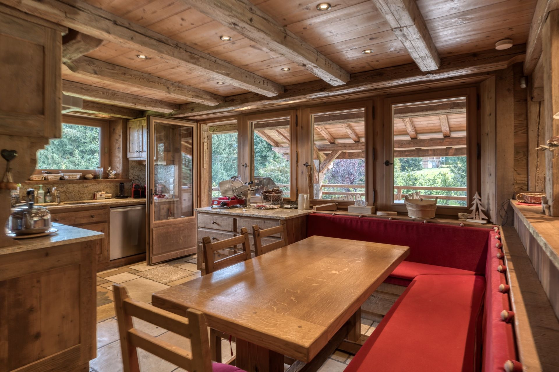 luxury chalet 10 Rooms for seasonal rent on MEGEVE (74120)