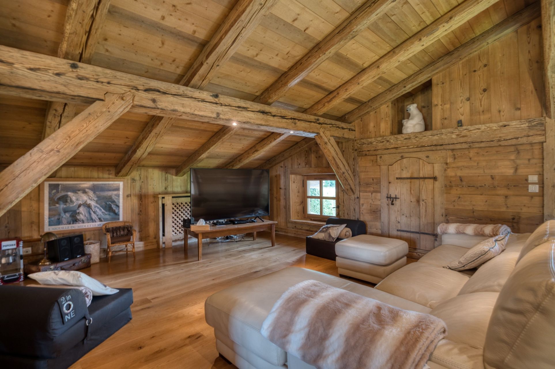 luxury chalet 10 Rooms for seasonal rent on MEGEVE (74120)