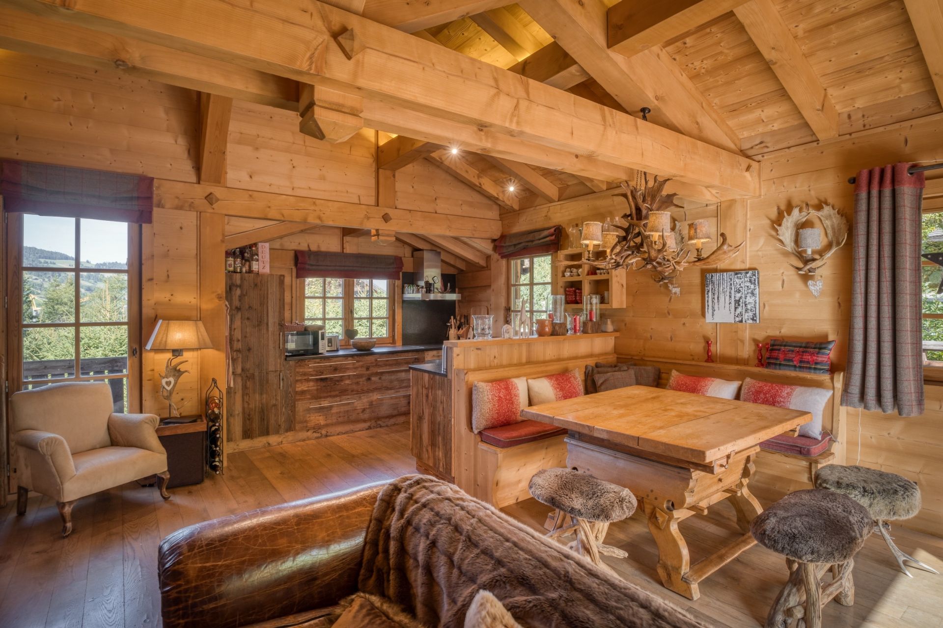luxury chalet 6 Rooms for seasonal rent on MEGEVE (74120)