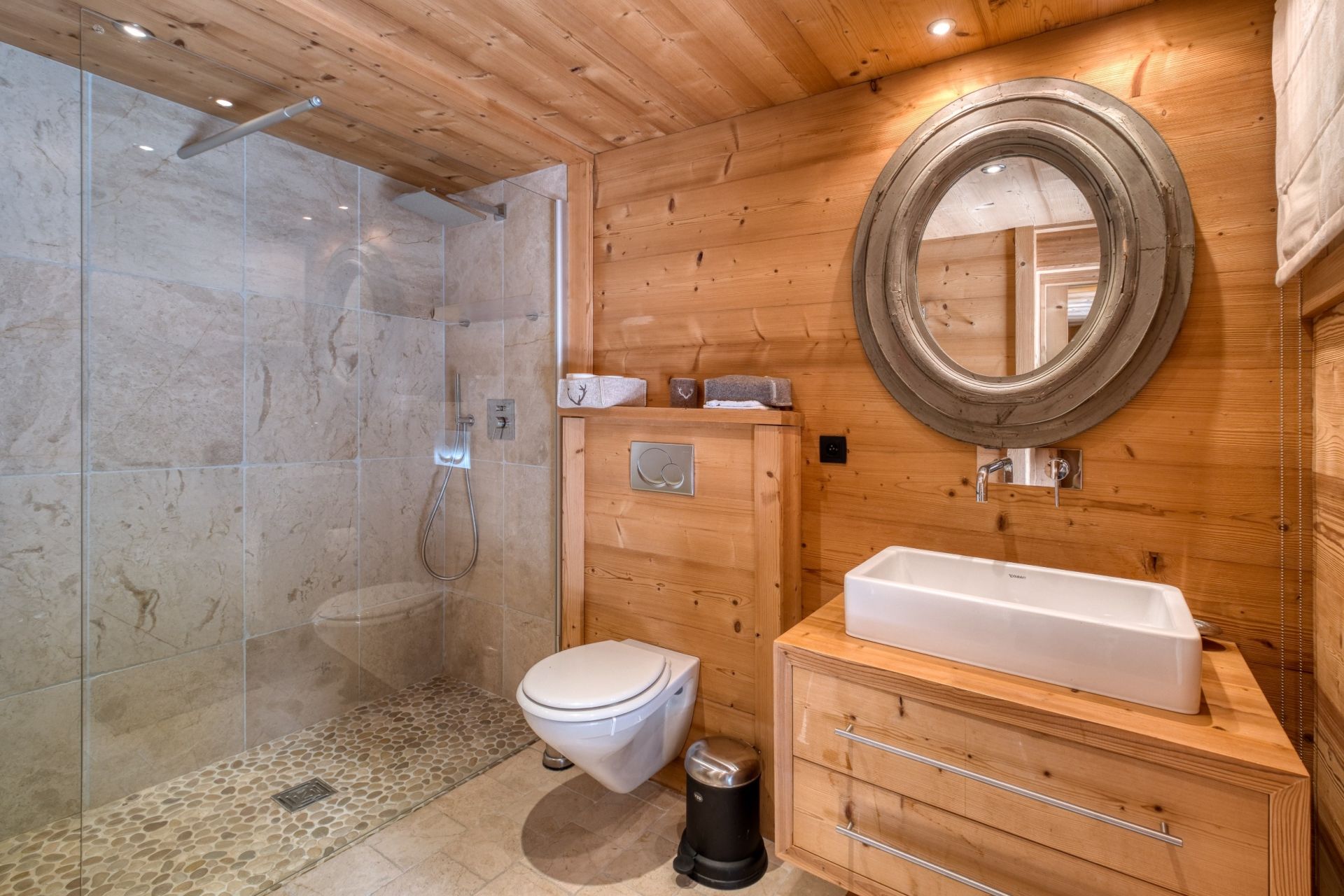 luxury chalet 6 Rooms for seasonal rent on MEGEVE (74120)