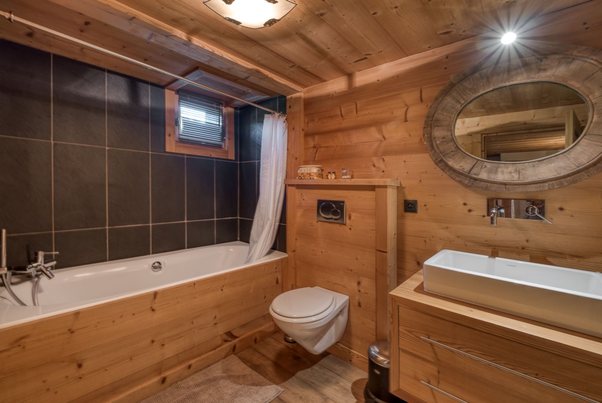 luxury chalet 6 Rooms for seasonal rent on MEGEVE (74120)