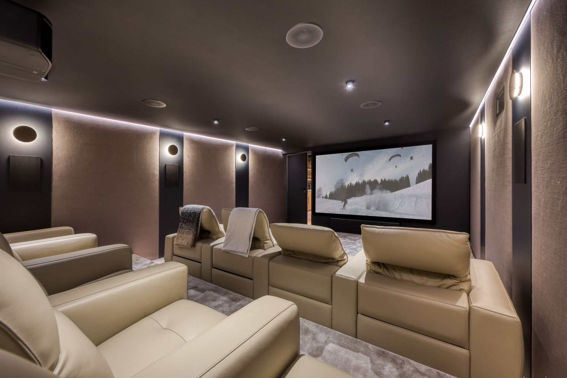 luxury chalet 10 Rooms for seasonal rent on MEGEVE (74120)