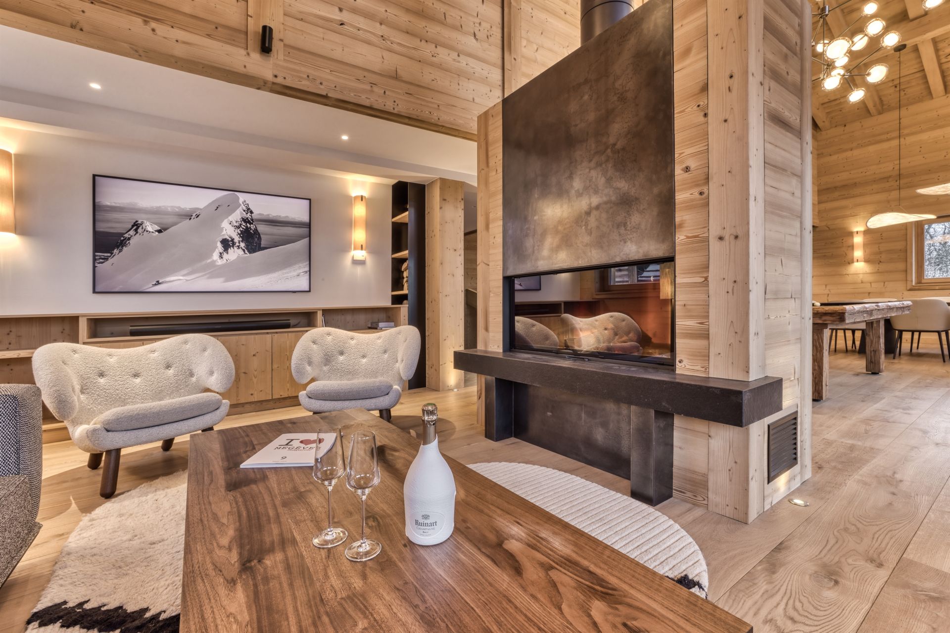 luxury chalet 8 Rooms for seasonal rent on MEGEVE (74120)