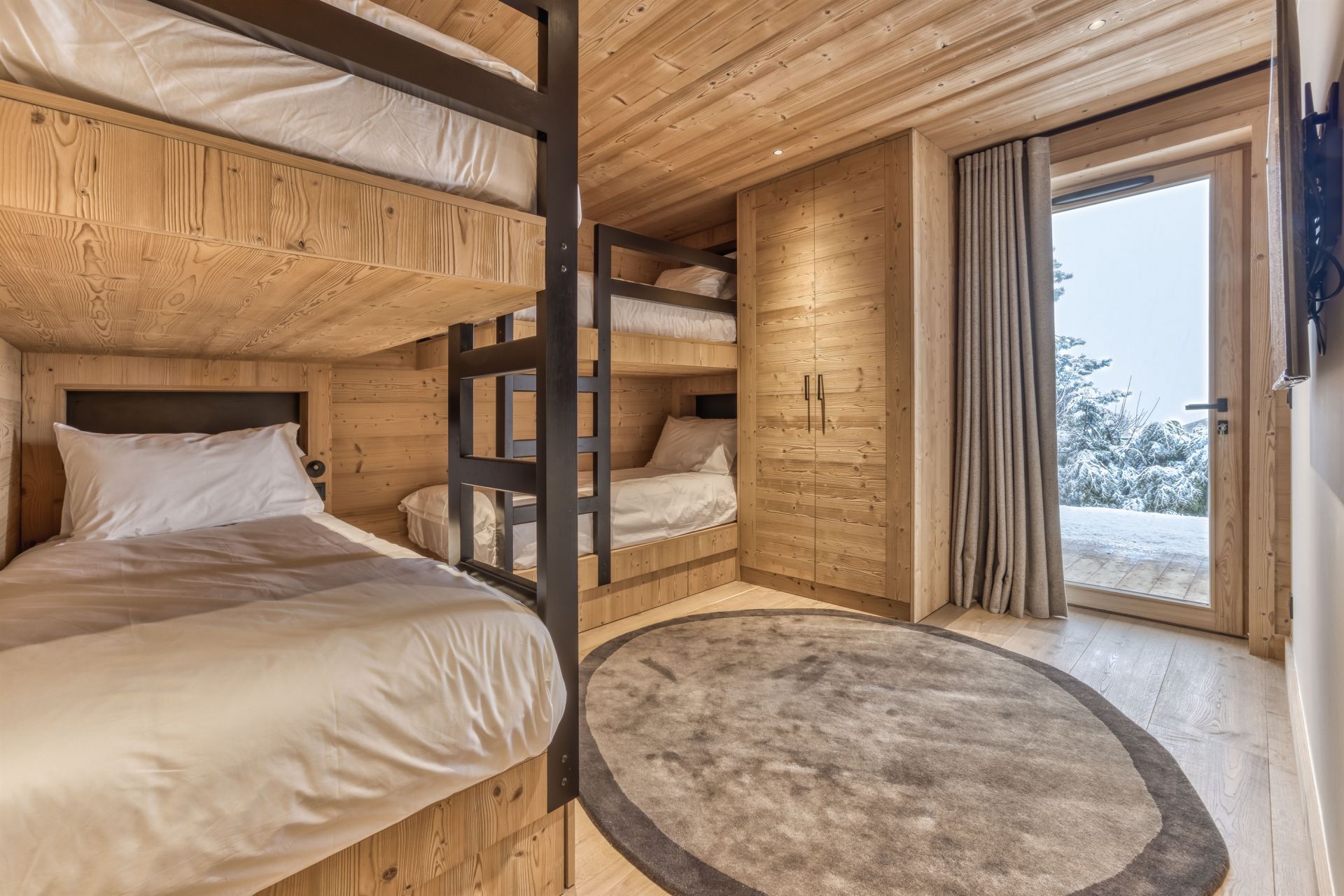 luxury chalet 8 Rooms for seasonal rent on MEGEVE (74120)