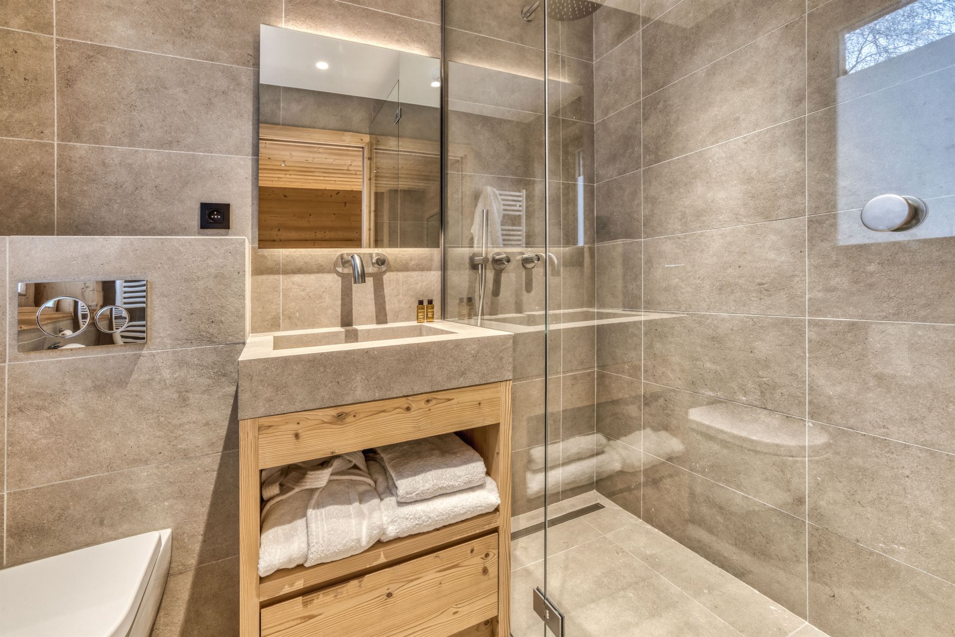 luxury chalet 8 Rooms for seasonal rent on MEGEVE (74120)