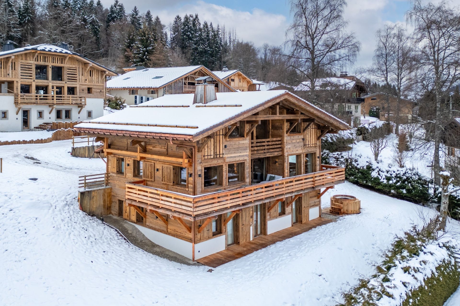 luxury chalet 8 Rooms for seasonal rent on MEGEVE (74120)