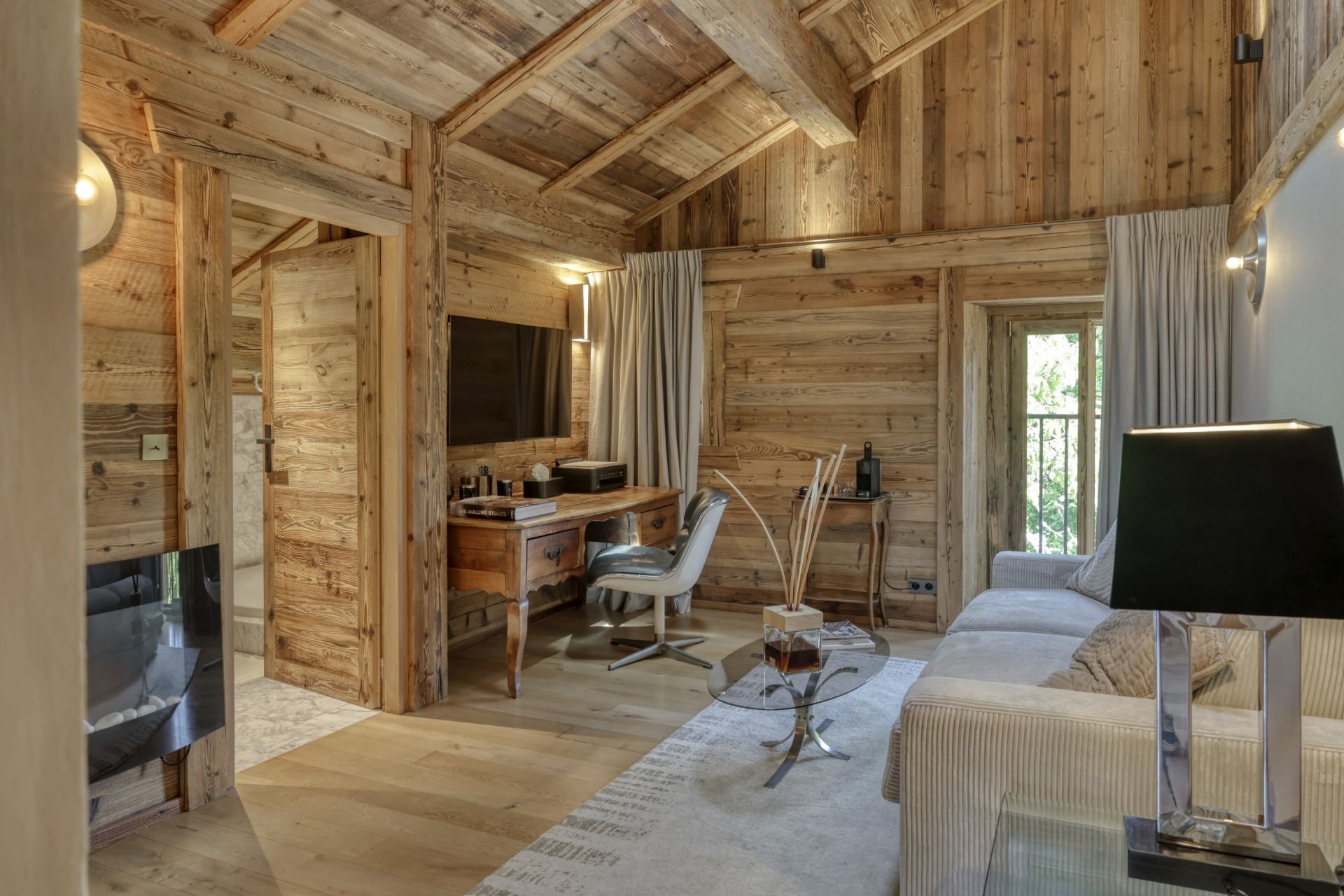 luxury chalet 8 Rooms for seasonal rent on MEGEVE (74120)