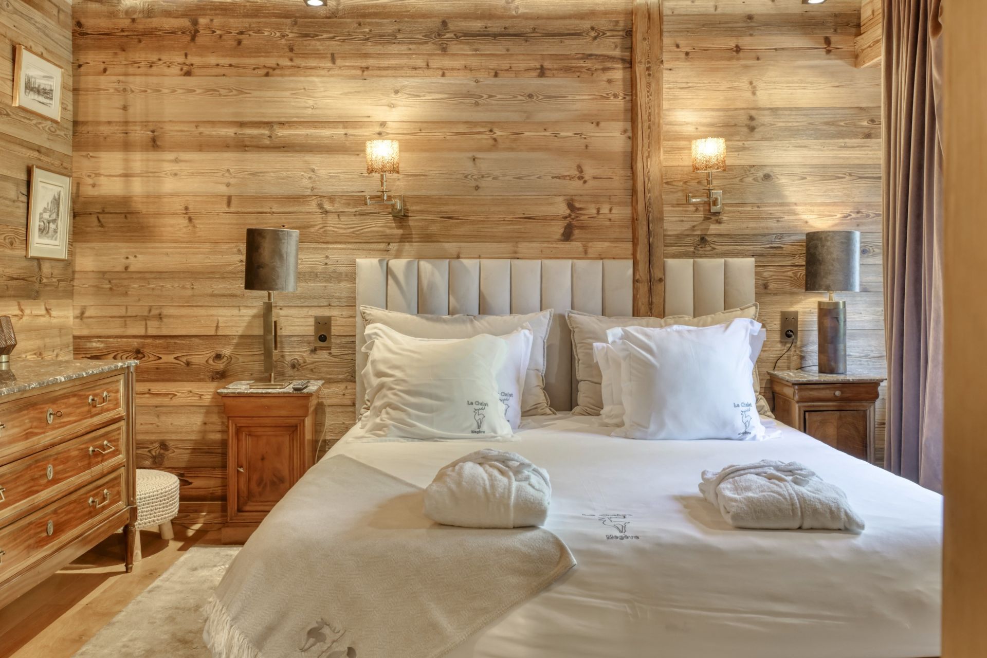 luxury chalet 8 Rooms for seasonal rent on MEGEVE (74120)