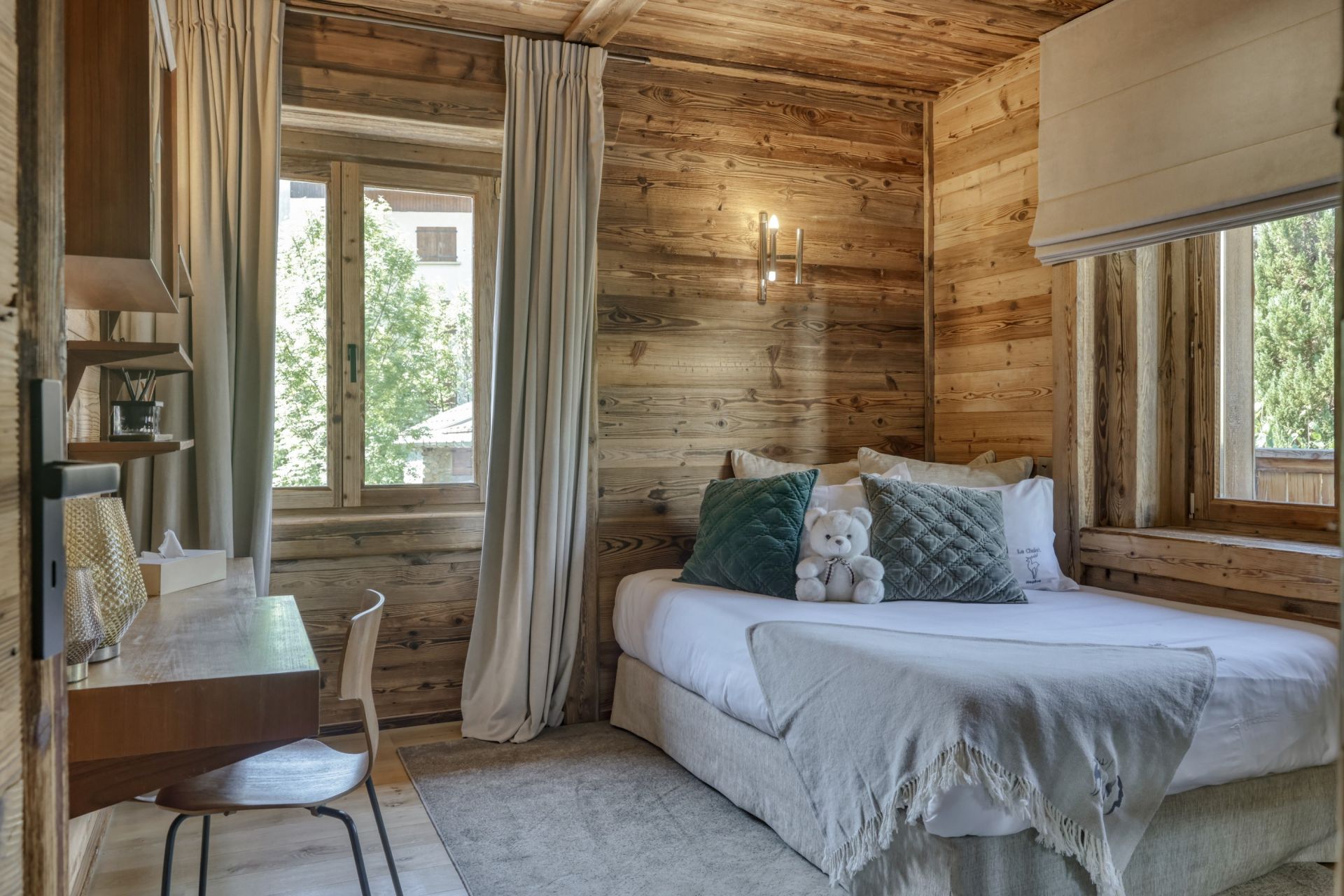 luxury chalet 8 Rooms for seasonal rent on MEGEVE (74120)