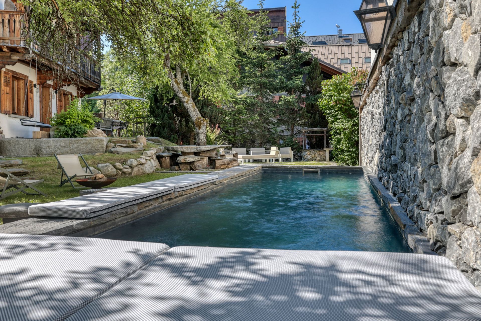 luxury chalet 8 Rooms for seasonal rent on MEGEVE (74120)