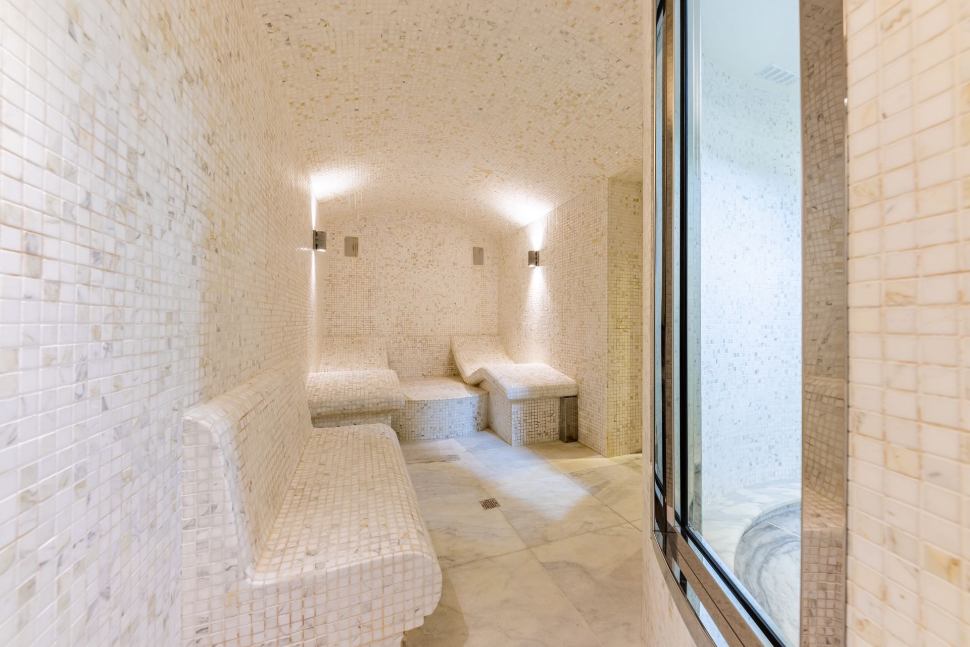 luxury chalet 11 Rooms for seasonal rent on MEGEVE (74120)