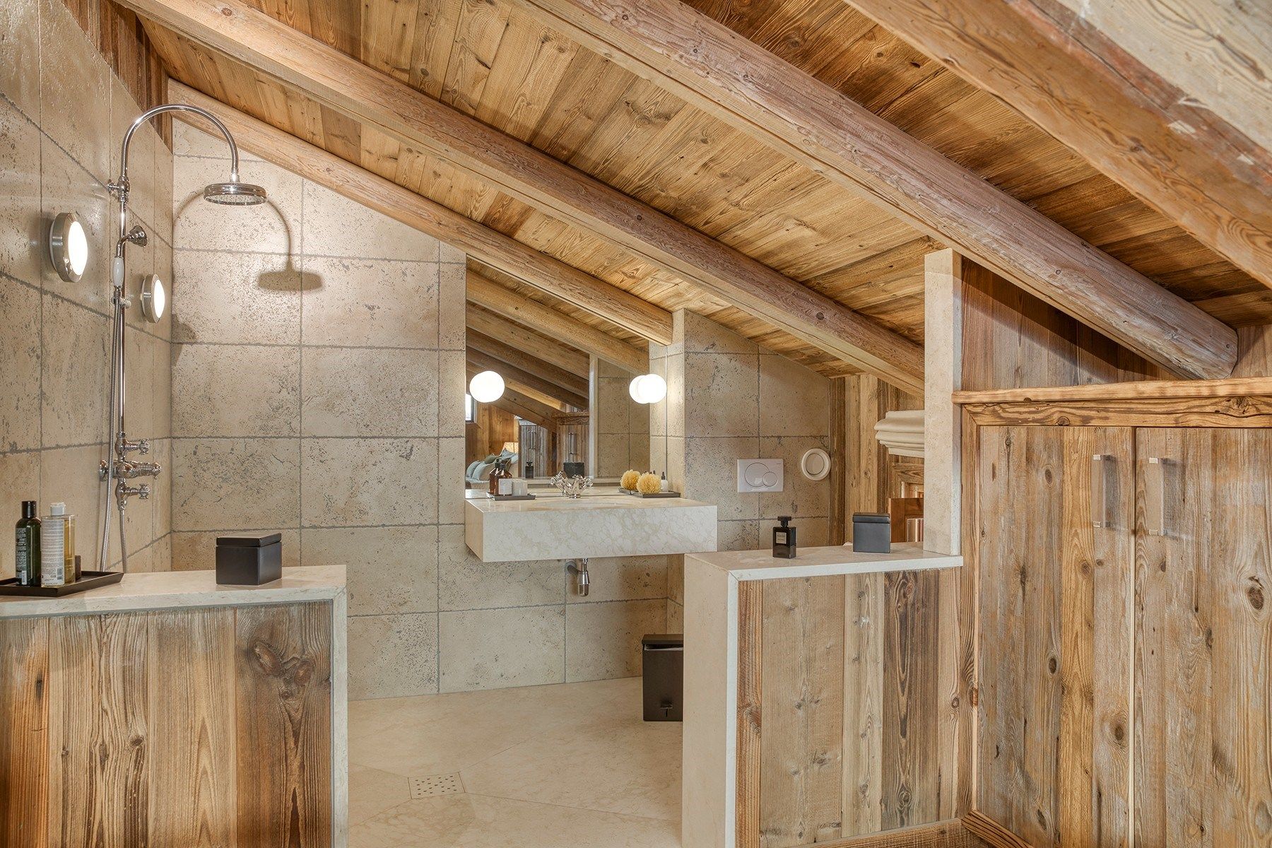 luxury chalet 11 Rooms for seasonal rent on PRAZ SUR ARLY (74120)